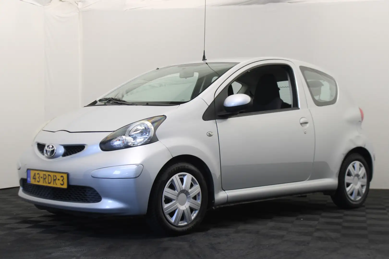Toyota Aygo 1.0-12V Grigio - 1