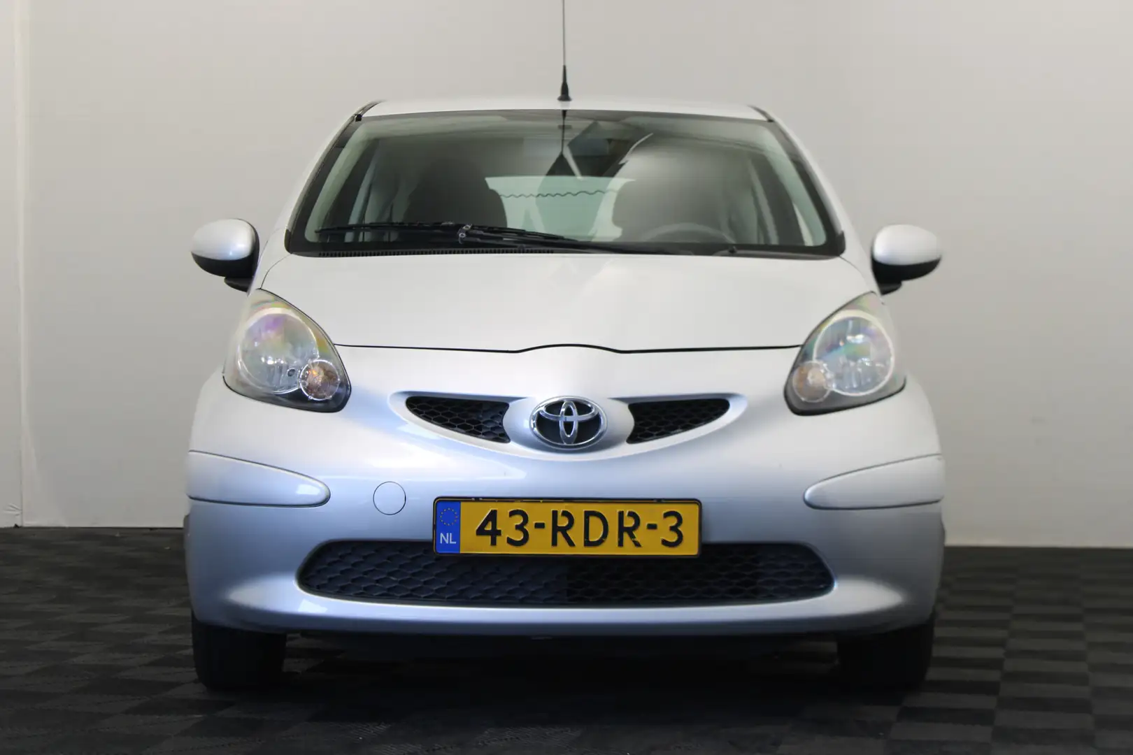 Toyota Aygo 1.0-12V Grigio - 2