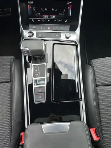 Audi A6 view 18