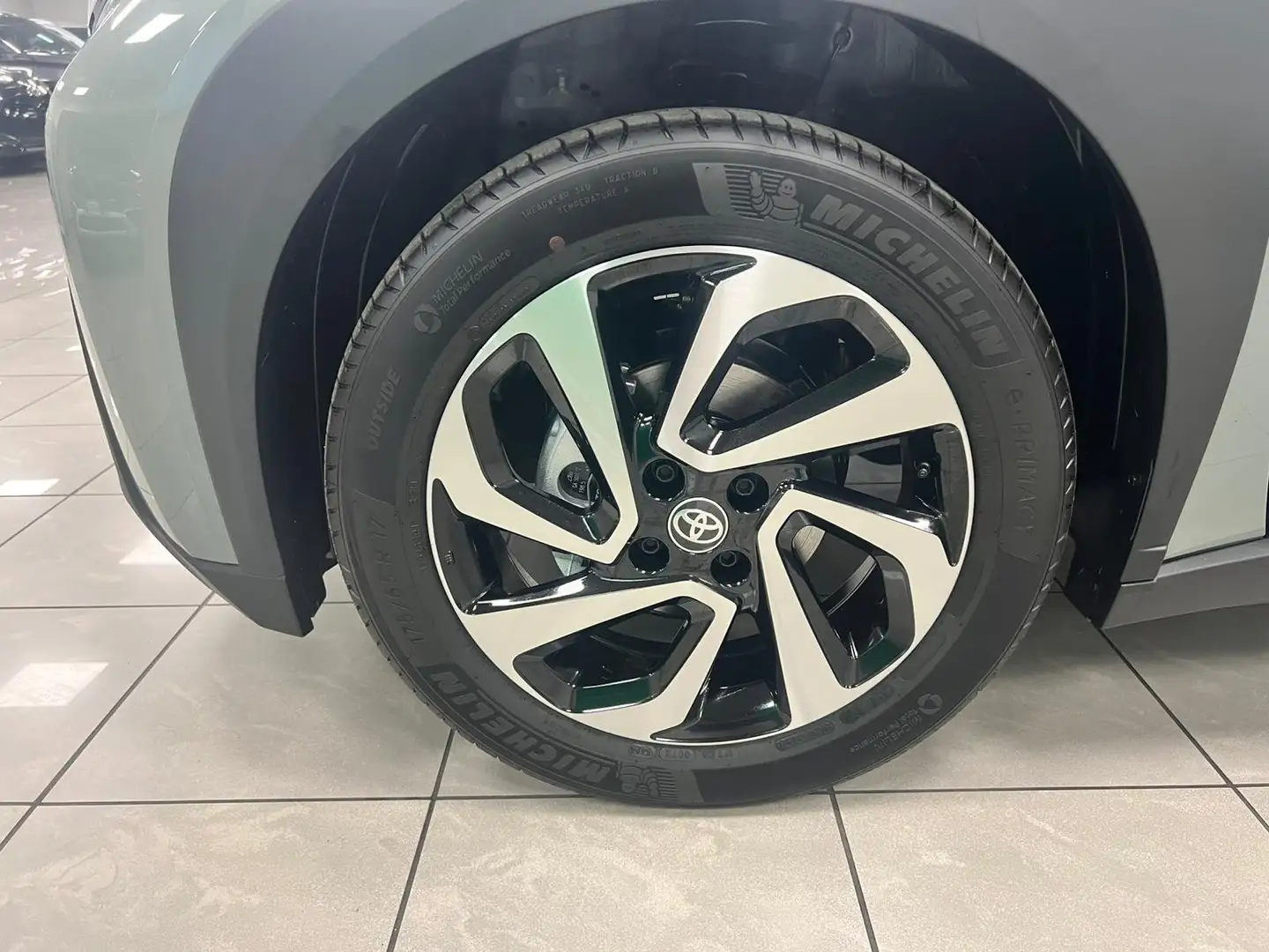 Toyota Aygo X 1.0 Trend Verde - 2