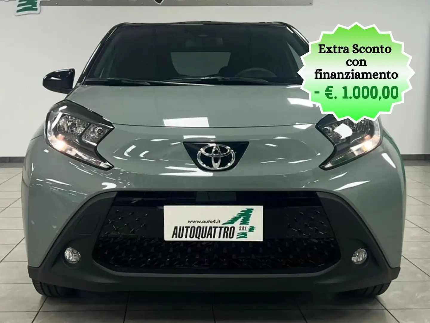Toyota Aygo X 1.0 Trend Verde - 1