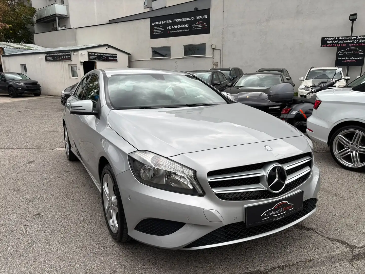 Mercedes-Benz A 180 d Autom. 109PS mit ParkAssistent Sitzheizung Silber - 1