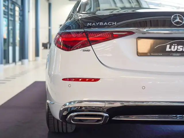 Mercedes-Benz S-Class view 4