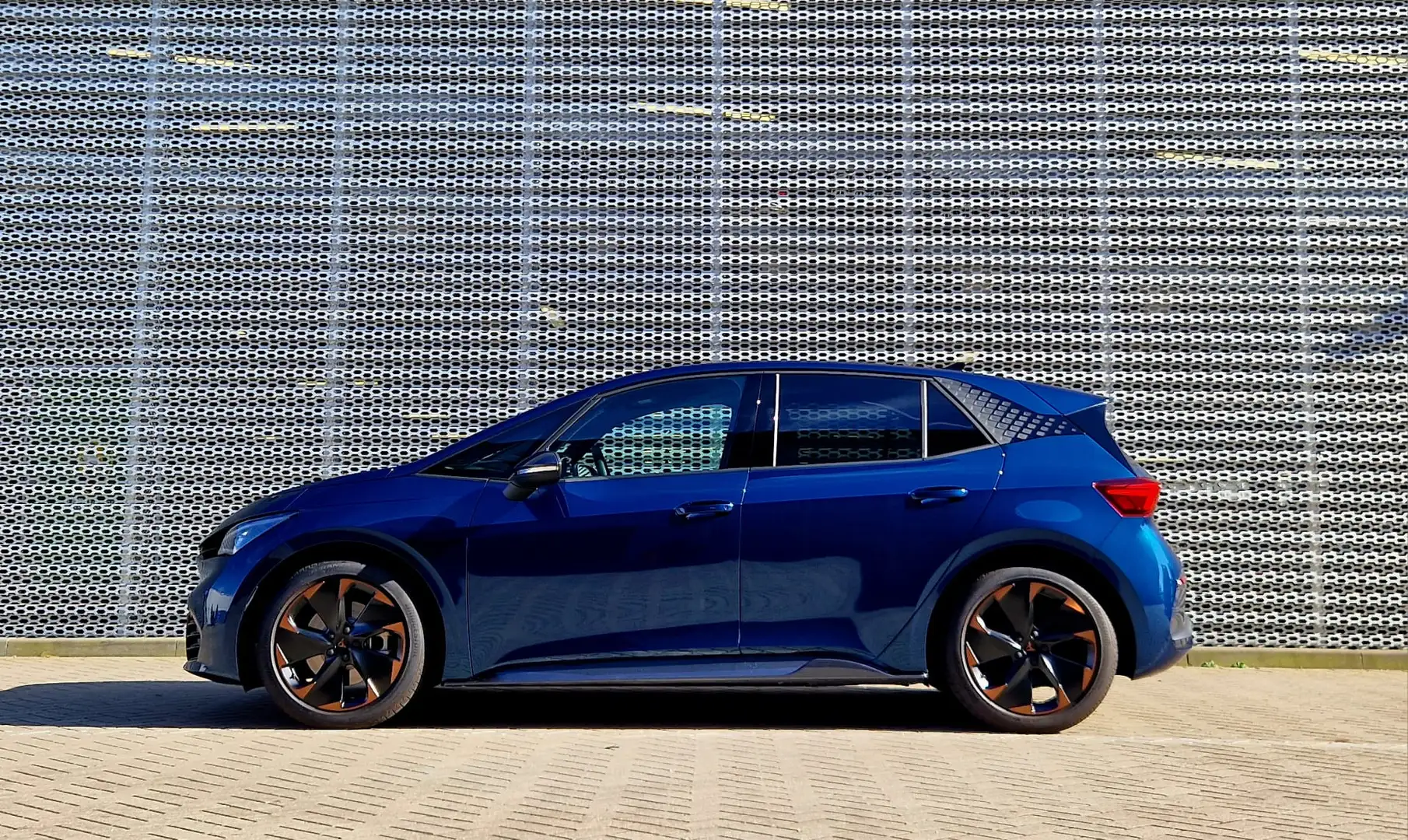 CUPRA Born Business 63 kWh / 19 inch koperen velgen / Navigat Blauw - 2