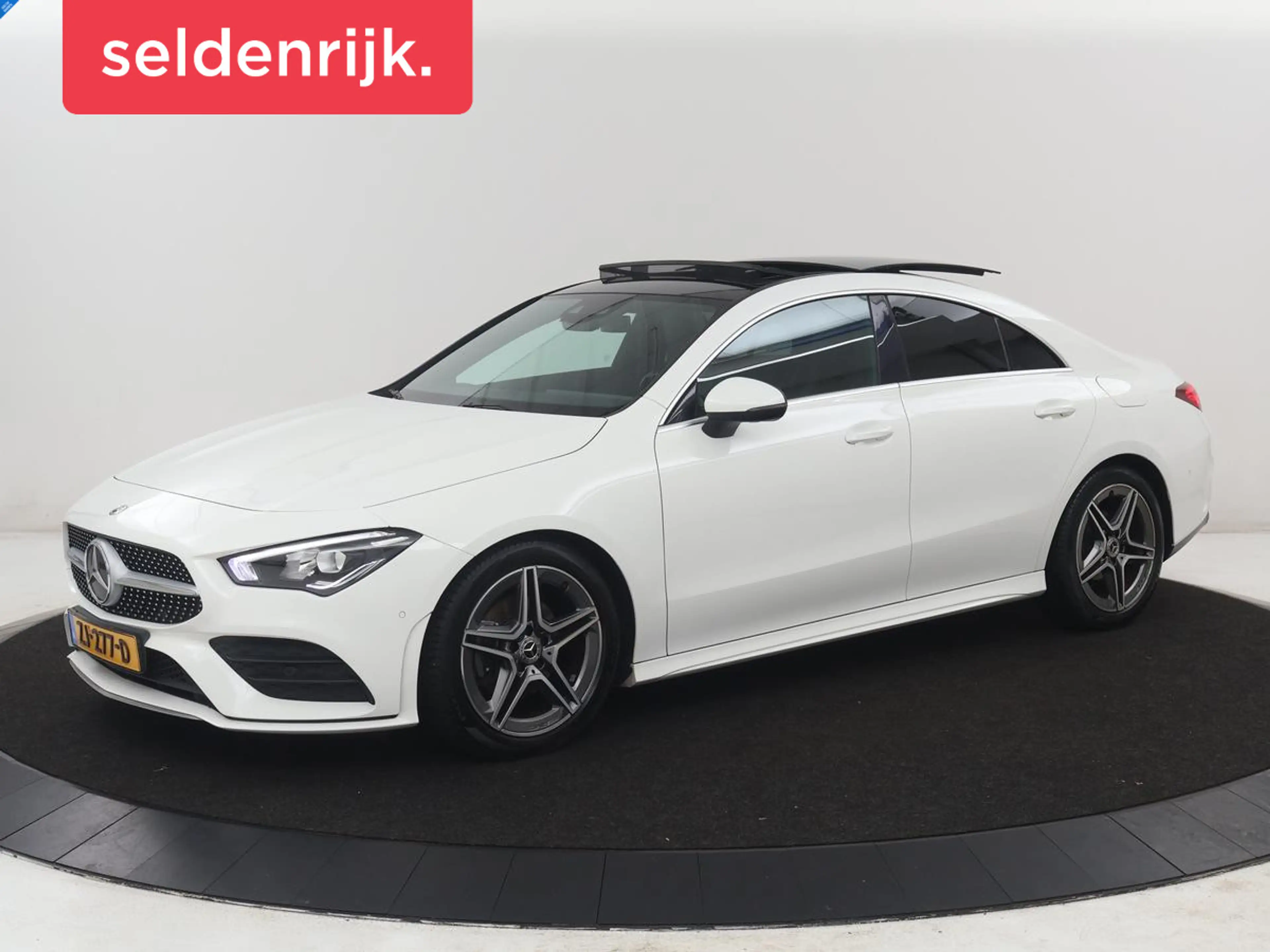 Mercedes-Benz CLA 180 Business Solution AMG | Panoramadak | Leder/alcant
