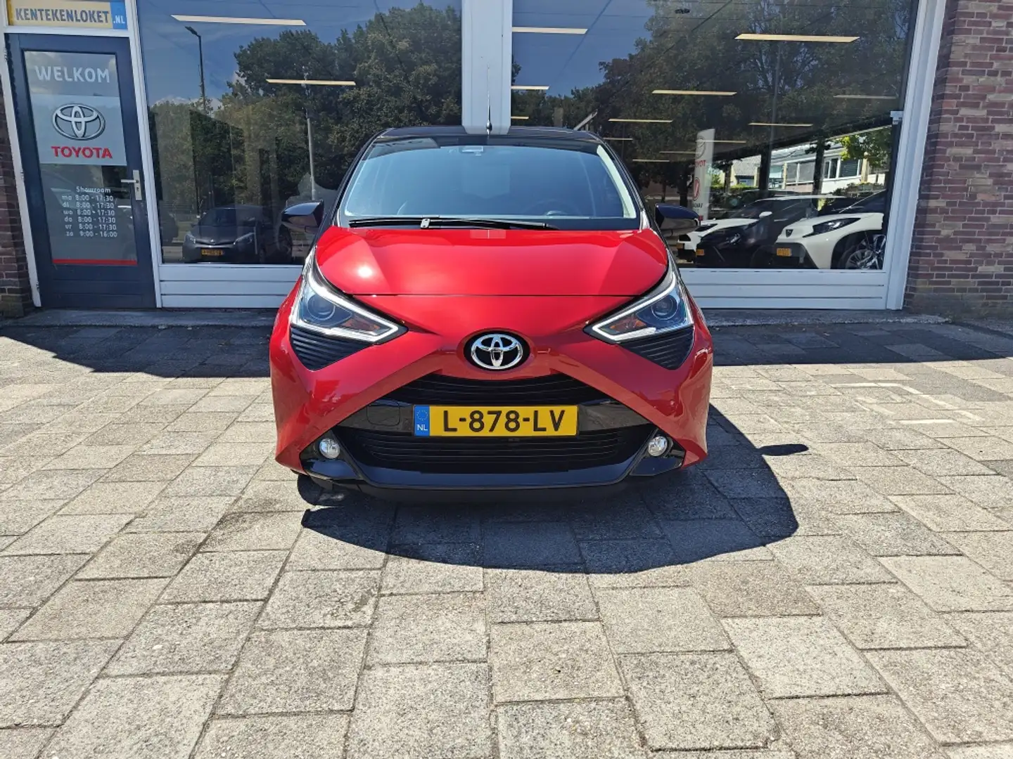 Toyota Aygo 1.0 VVT-i x-clusiv Rouge - 2