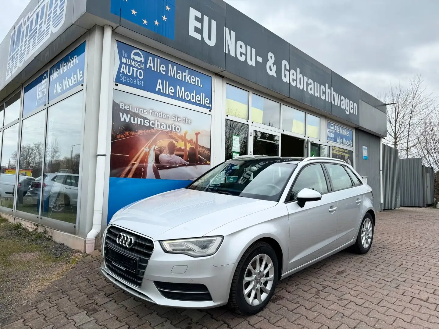 Audi A3 Sportback Attraction Silber - 1