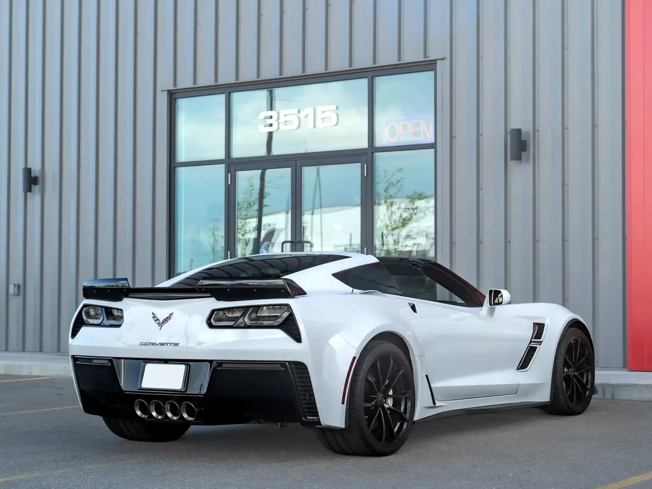 Chevrolet Corvette снимка Chevrolet Corvette