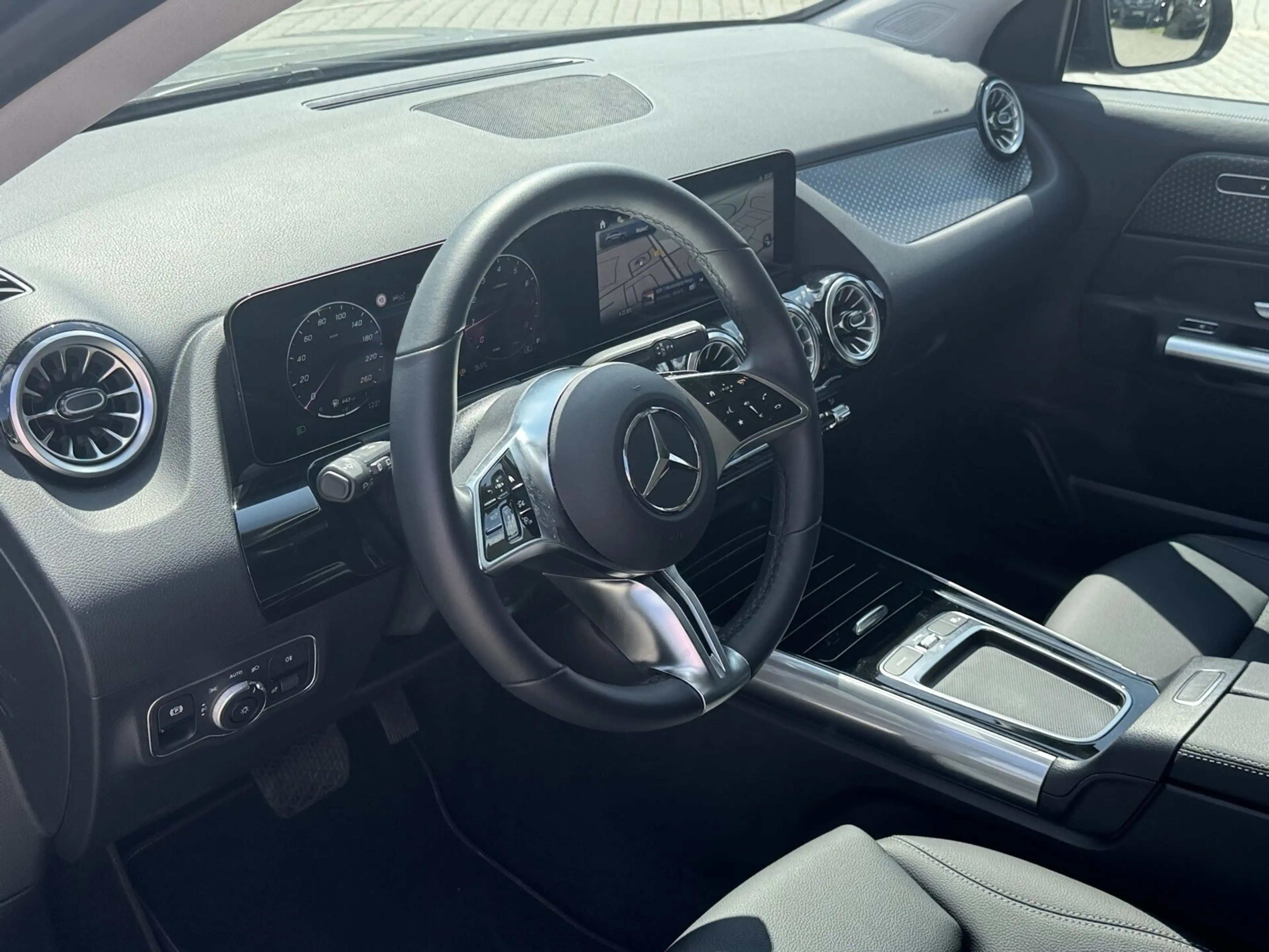 Mercedes-Benz GLA 180 GLA 180 Progressive/Navi/Distronic/Keyless-Go/LED — photo 9