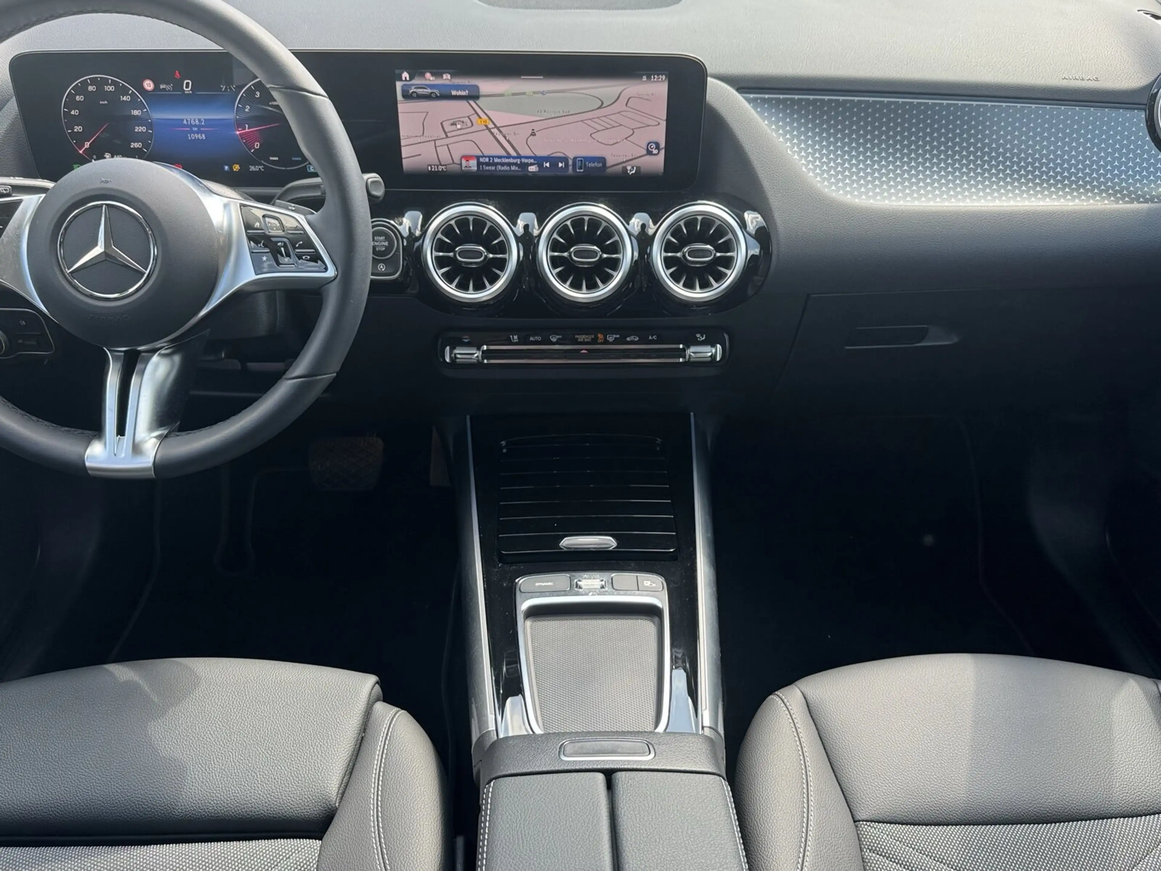 Mercedes-Benz GLA 180 GLA 180 Progressive/Navi/Distronic/Keyless-Go/LED — photo 15