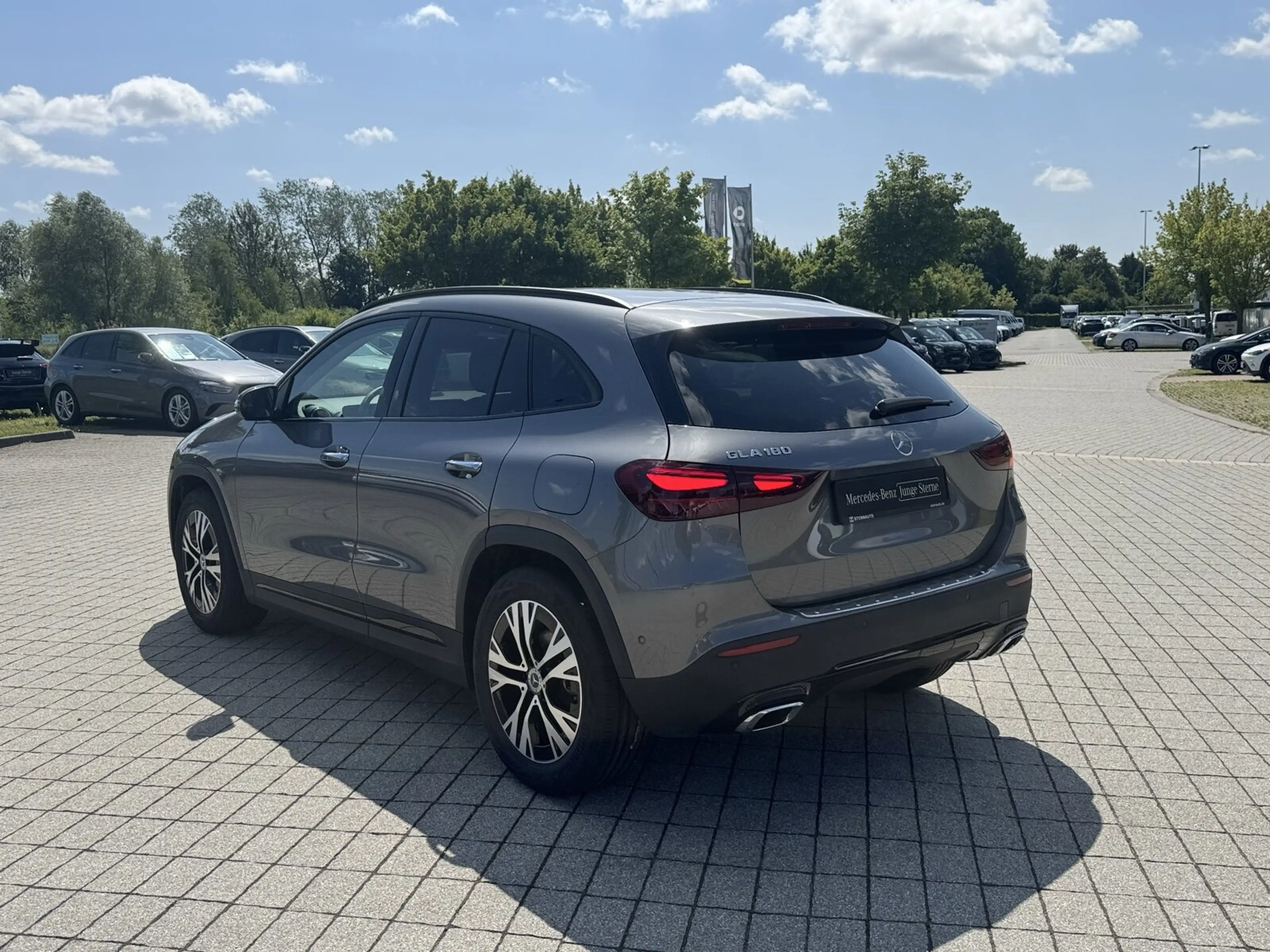 Mercedes-Benz GLA 180 GLA 180 Progressive/Navi/Distronic/Keyless-Go/LED — photo 6