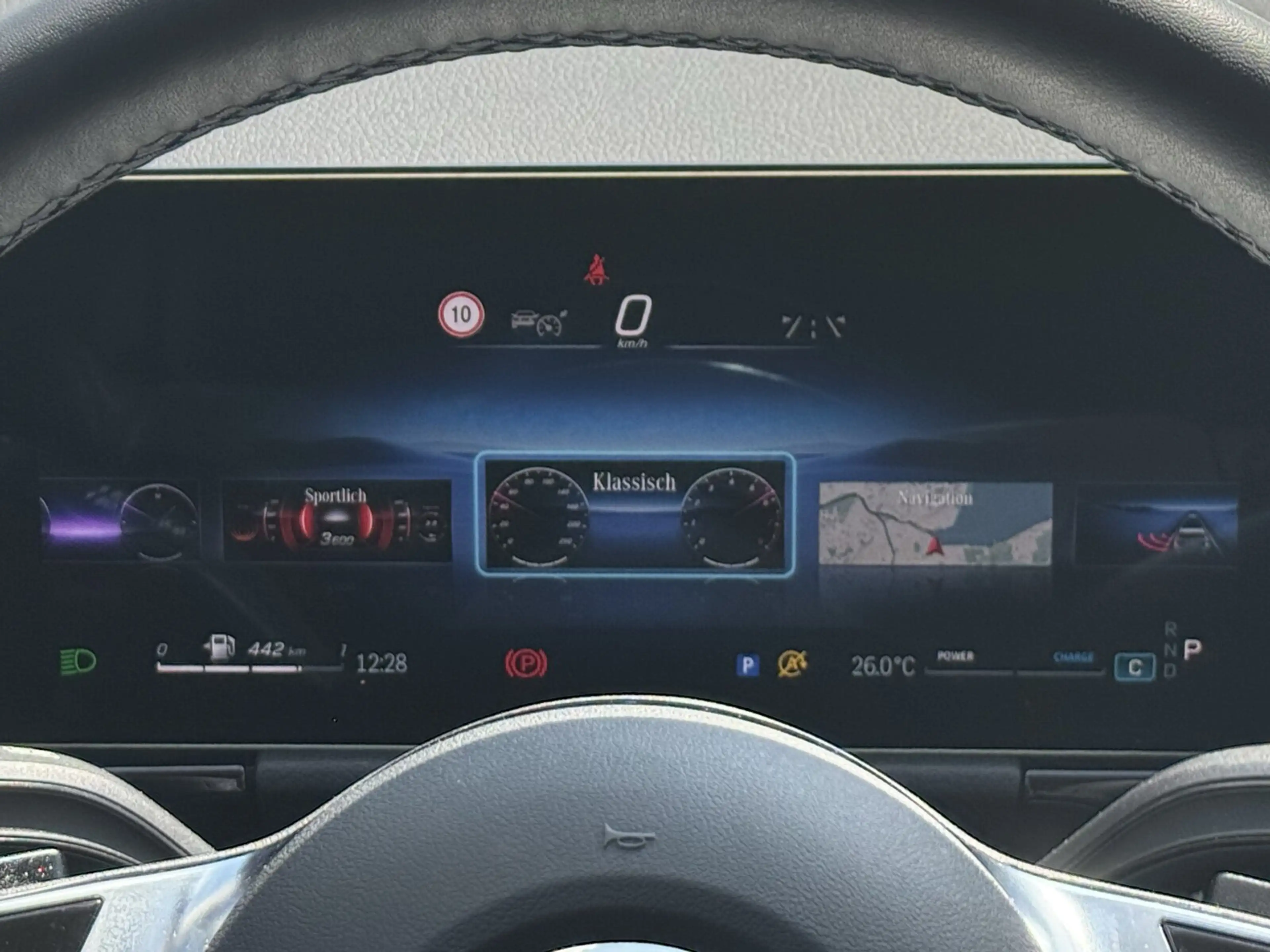 Mercedes-Benz GLA 180 GLA 180 Progressive/Navi/Distronic/Keyless-Go/LED — photo 12