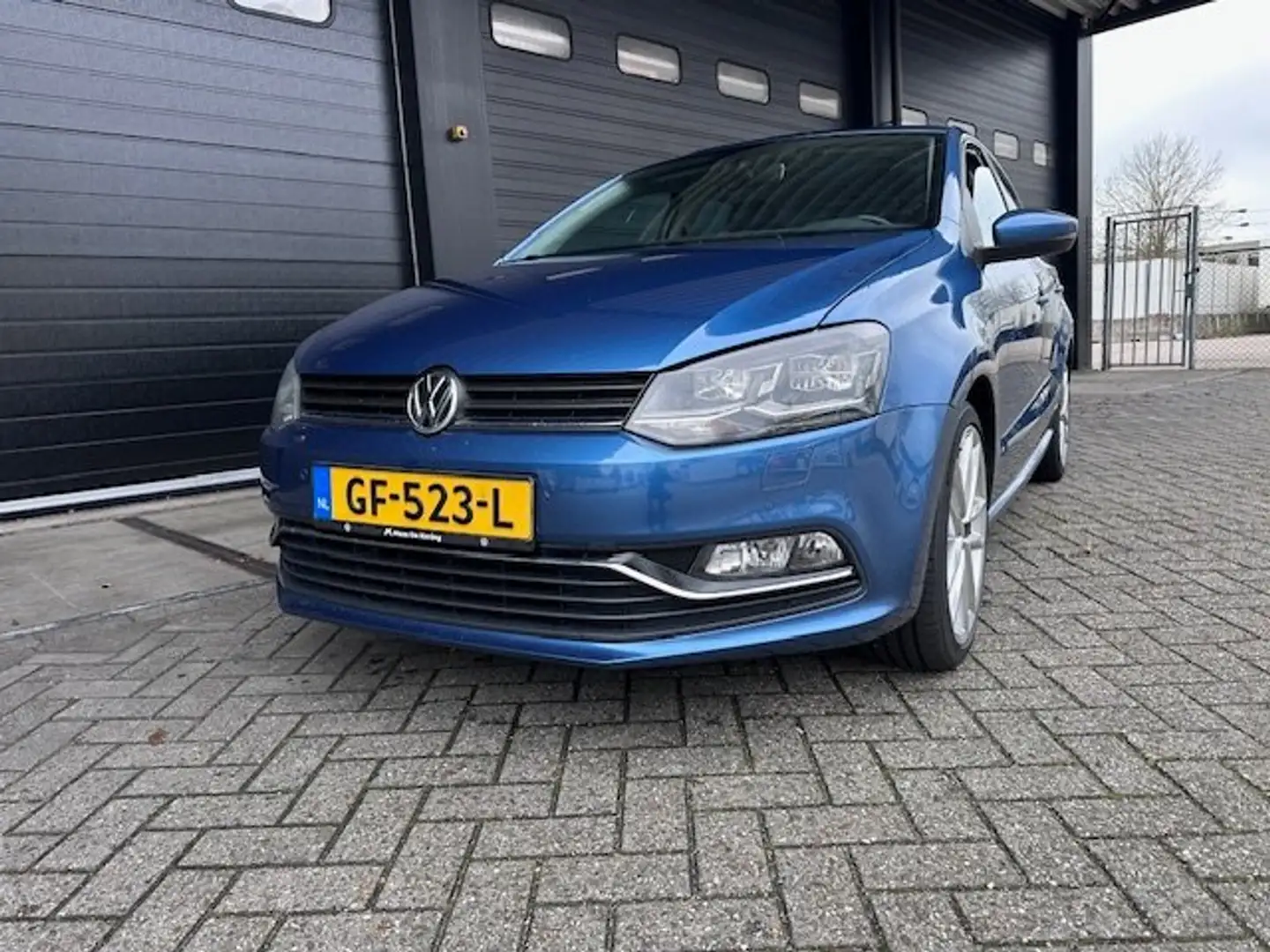 Volkswagen Polo 1.2 TSI Highline 5drs | Apple car | Led | 17 inch Blauw - 1