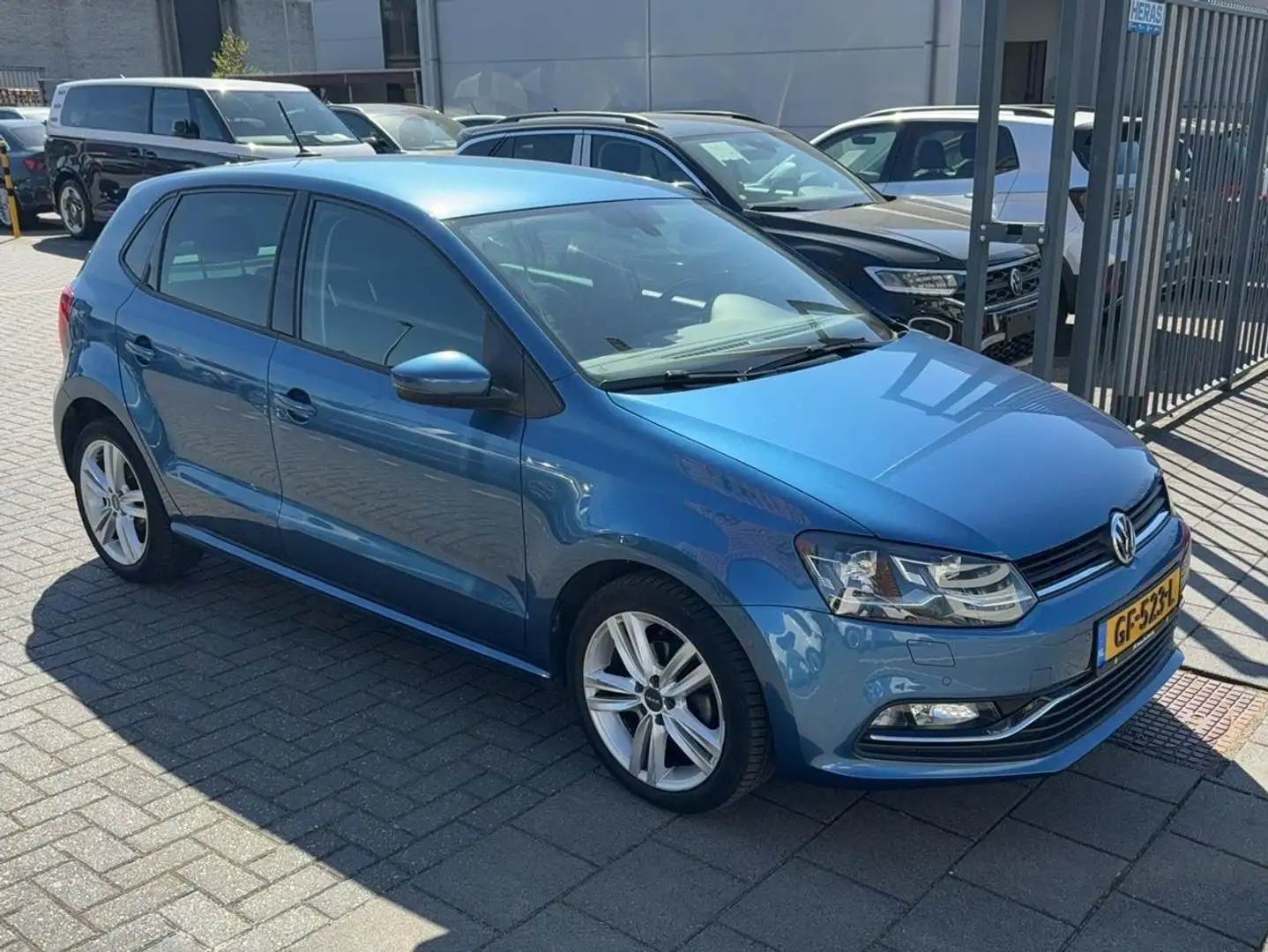 Volkswagen Polo 1.2 TSI Highline Blauw - 1