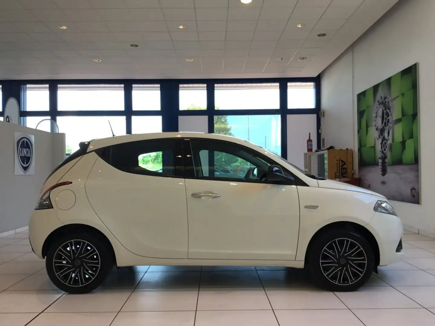 Lancia Ypsilon 1.0 FireFly 5 porte S&S Hybrid Oro MY24 Bianco - 2
