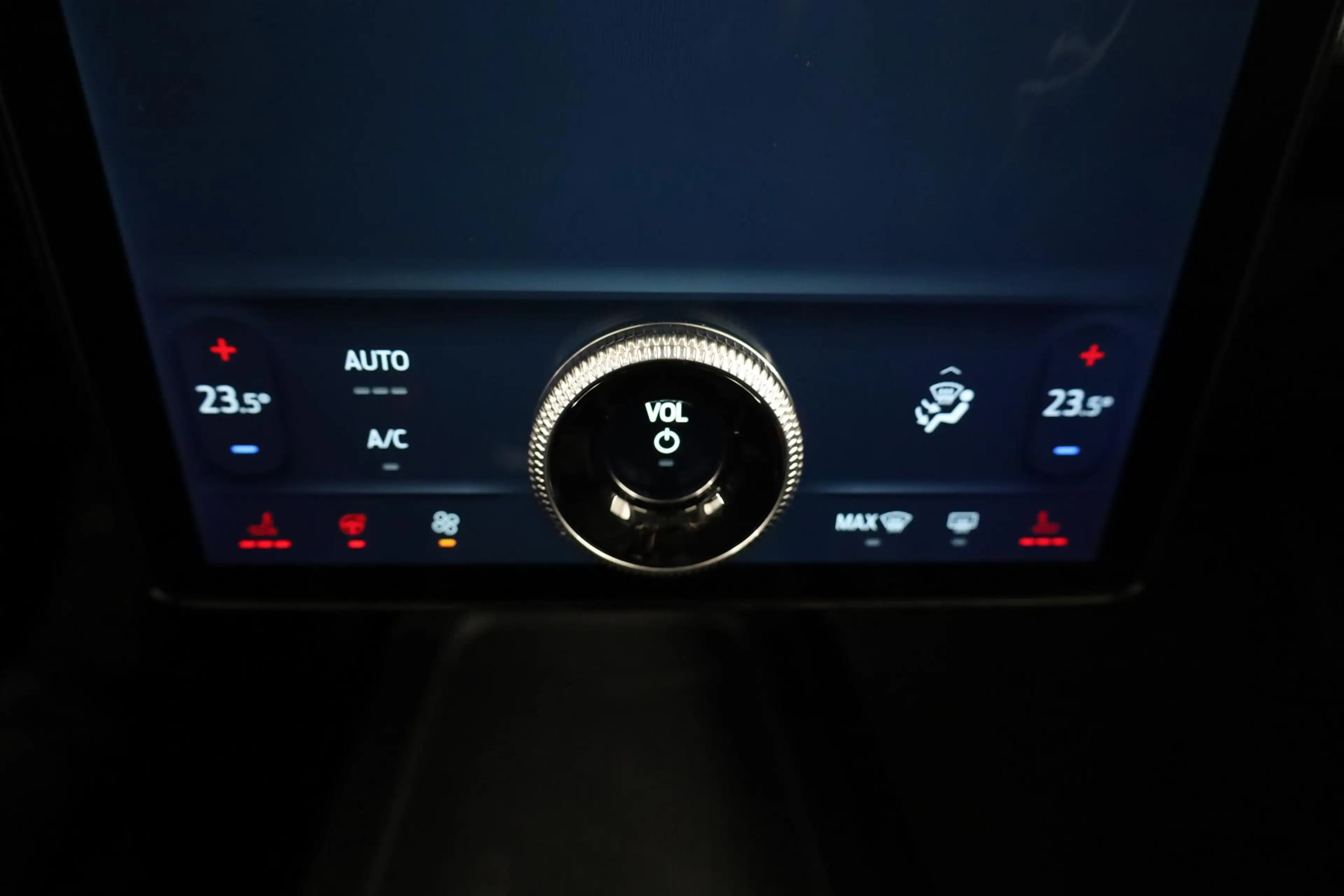 Ford Mustang Mach-E Standard RWD 73 kWh — photo 12