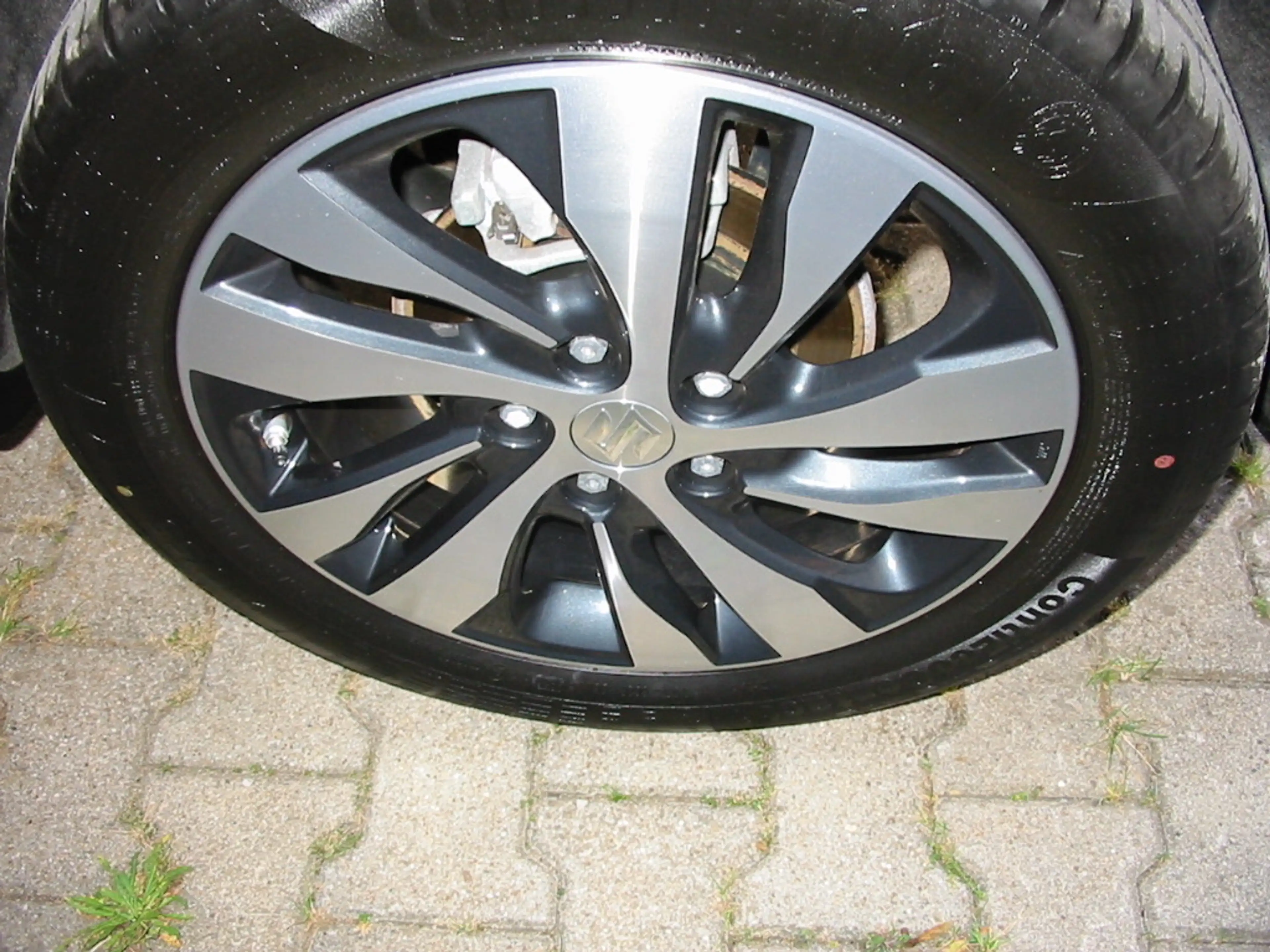 Suzuki SX4 S-Cross SX4 S-Cross Allrad Automatik Hybrid Vollausstattung AHK 8 Räder sehr gepflegt — photo 18