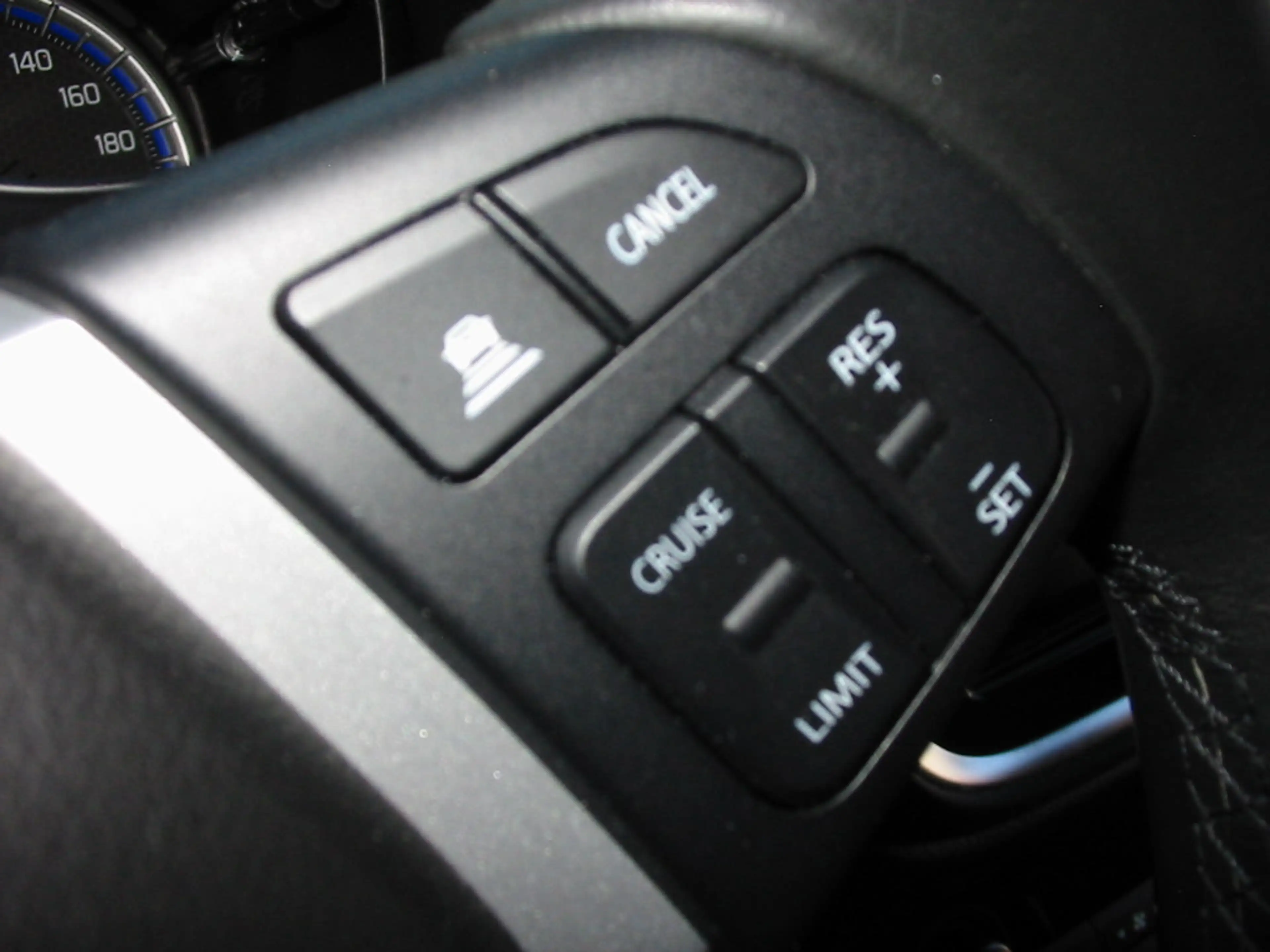 Suzuki SX4 S-Cross SX4 S-Cross Allrad Automatik Hybrid Vollausstattung AHK 8 Räder sehr gepflegt — photo 19