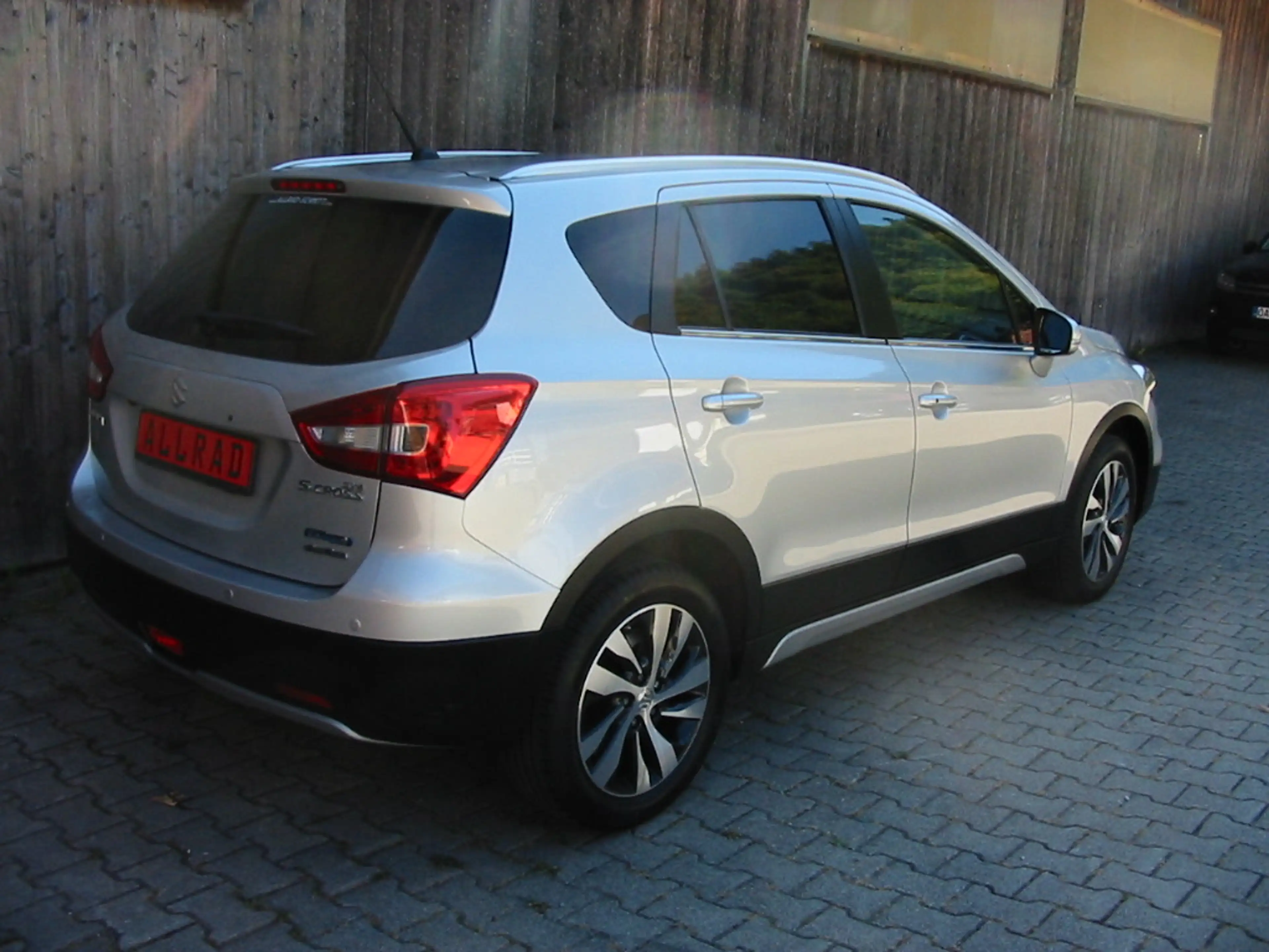 Suzuki SX4 S-Cross SX4 S-Cross Allrad Automatik Hybrid Vollausstattung AHK 8 Räder sehr gepflegt — photo 26