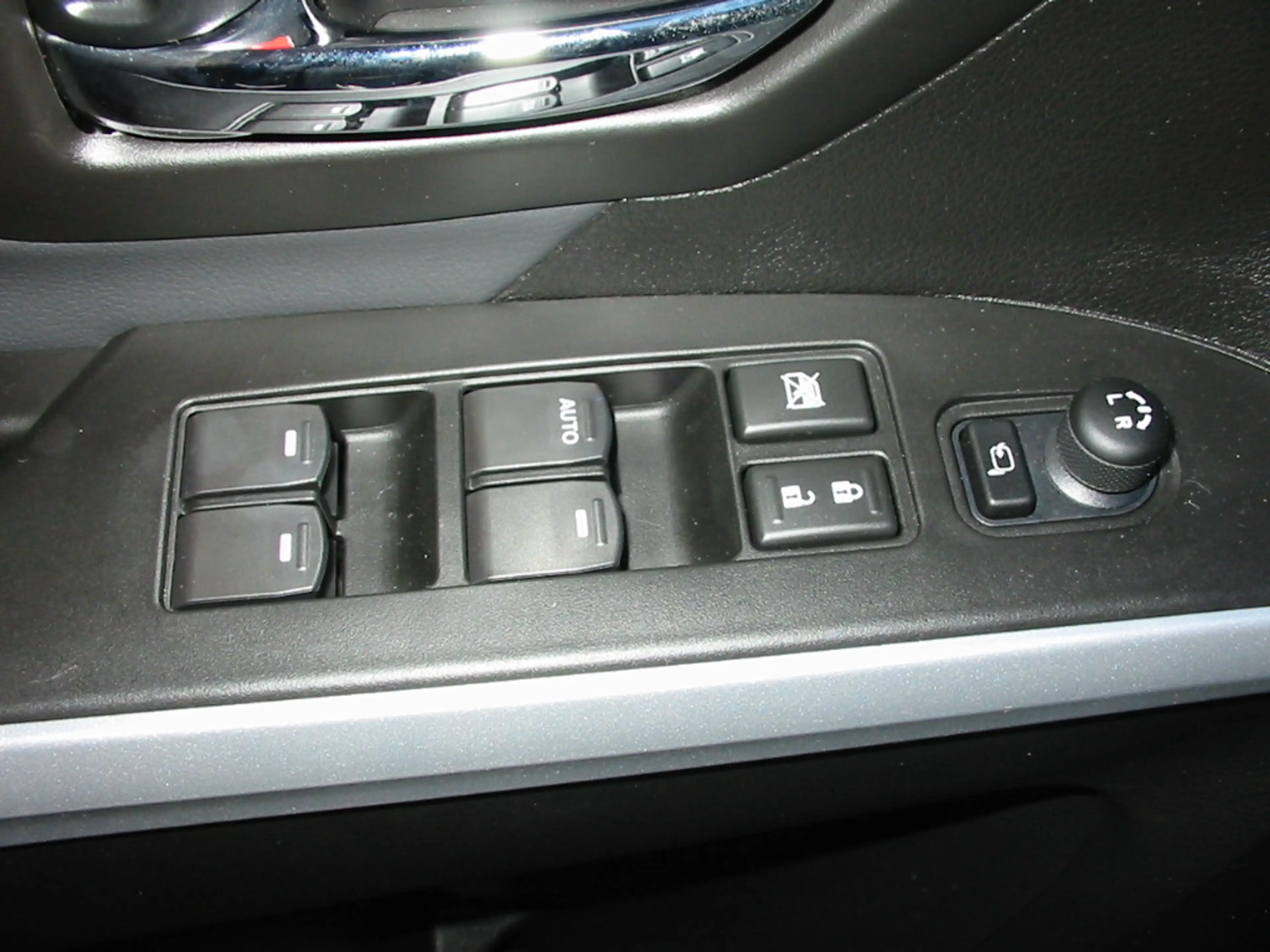Suzuki SX4 S-Cross SX4 S-Cross Allrad Automatik Hybrid Vollausstattung AHK 8 Räder sehr gepflegt — photo 17