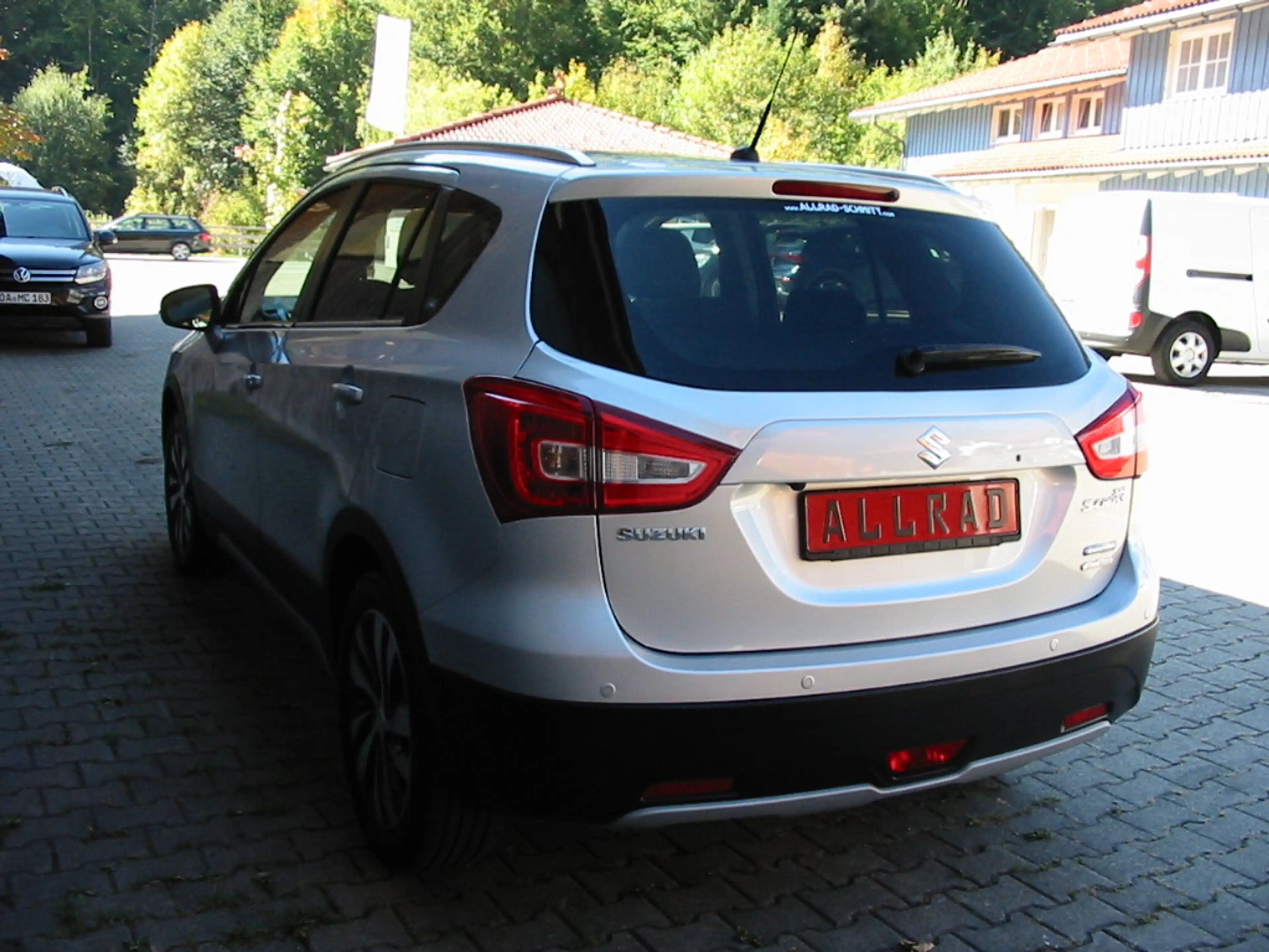 Suzuki SX4 S-Cross SX4 S-Cross Allrad Automatik Hybrid Vollausstattung AHK 8 Räder sehr gepflegt — photo 28