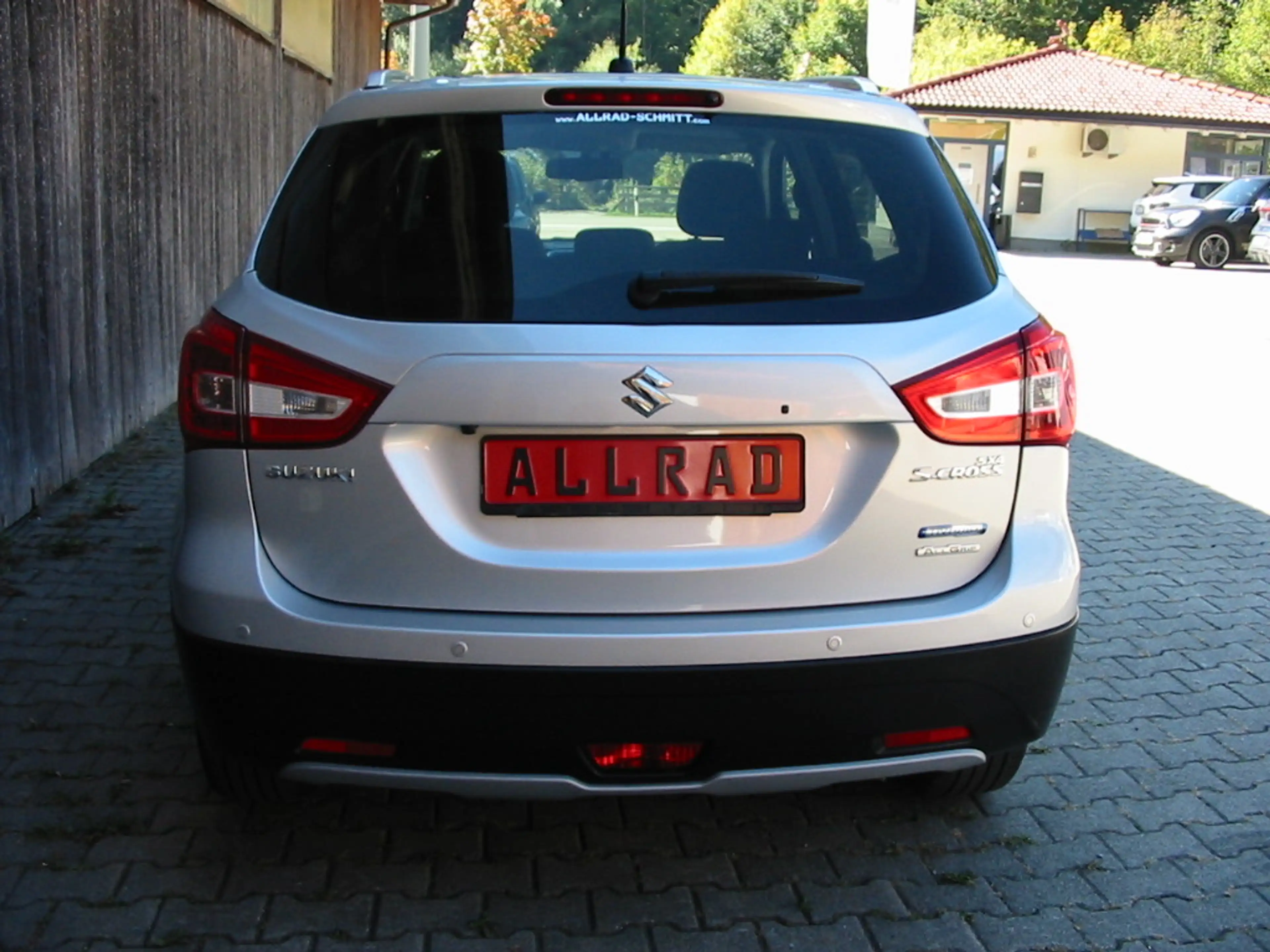 Suzuki SX4 S-Cross SX4 S-Cross Allrad Automatik Hybrid Vollausstattung AHK 8 Räder sehr gepflegt — photo 27