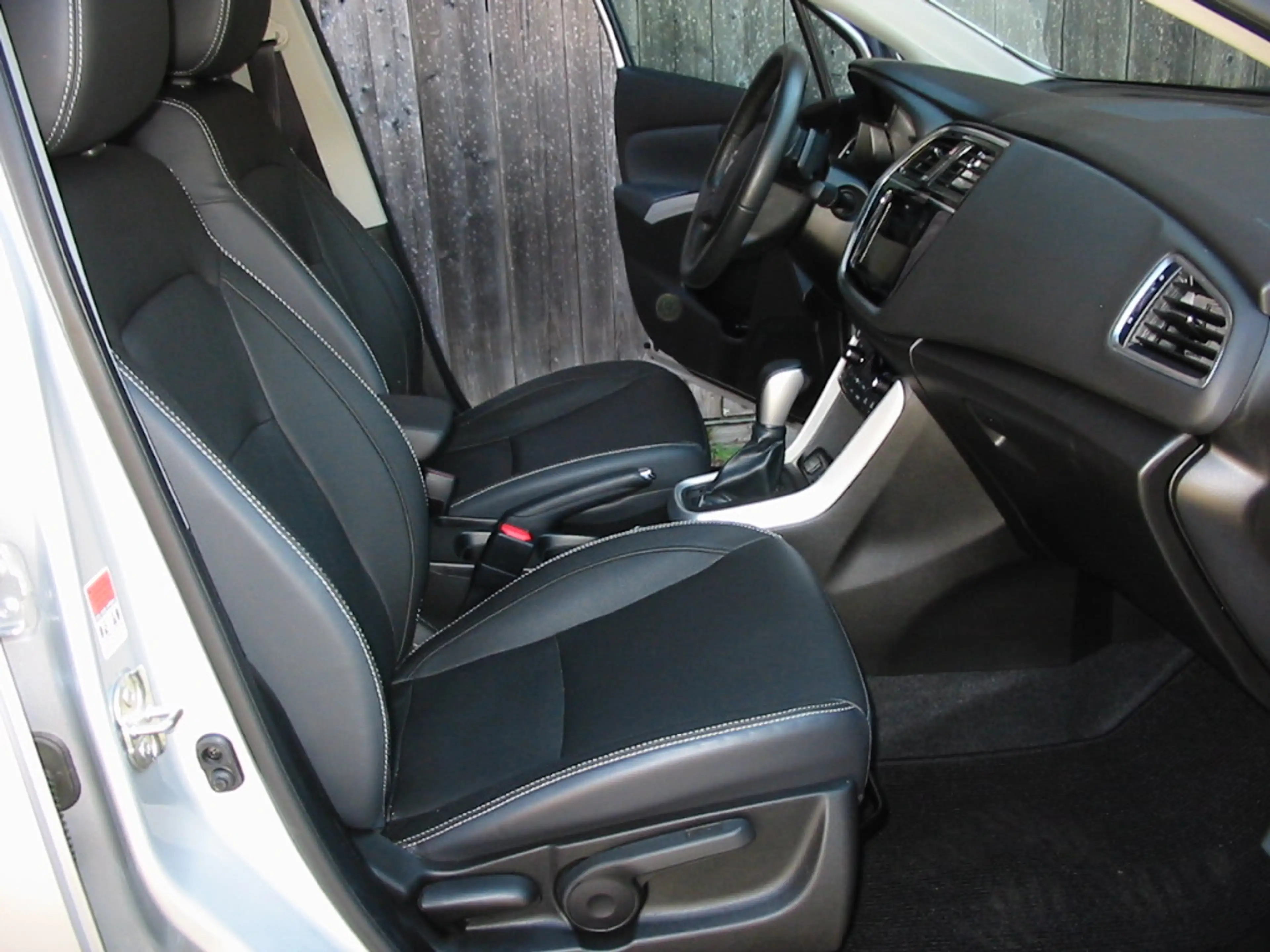 Suzuki SX4 S-Cross SX4 S-Cross Allrad Automatik Hybrid Vollausstattung AHK 8 Räder sehr gepflegt — photo 9
