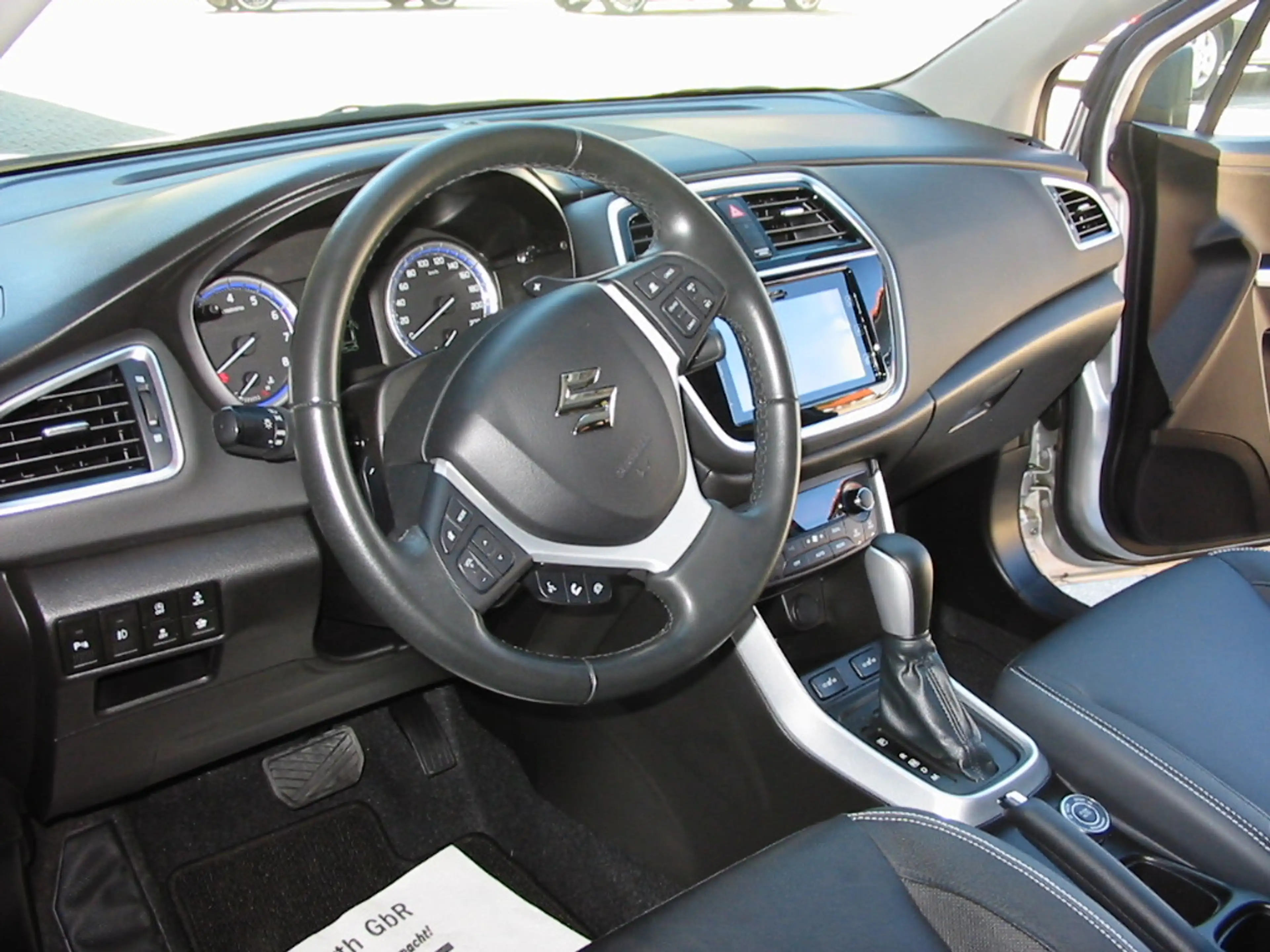 Suzuki SX4 S-Cross SX4 S-Cross Allrad Automatik Hybrid Vollausstattung AHK 8 Räder sehr gepflegt — photo 11