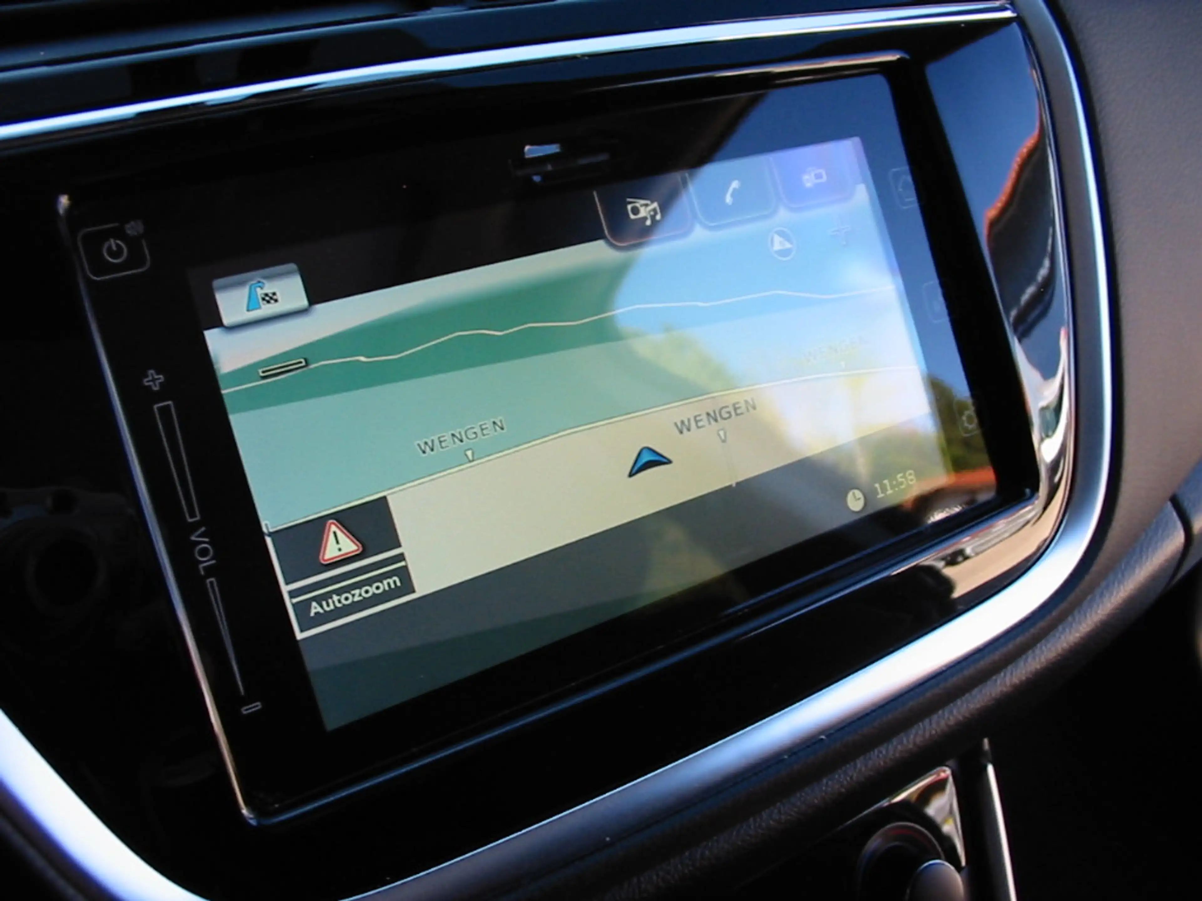 Suzuki SX4 S-Cross SX4 S-Cross Allrad Automatik Hybrid Vollausstattung AHK 8 Räder sehr gepflegt — photo 8