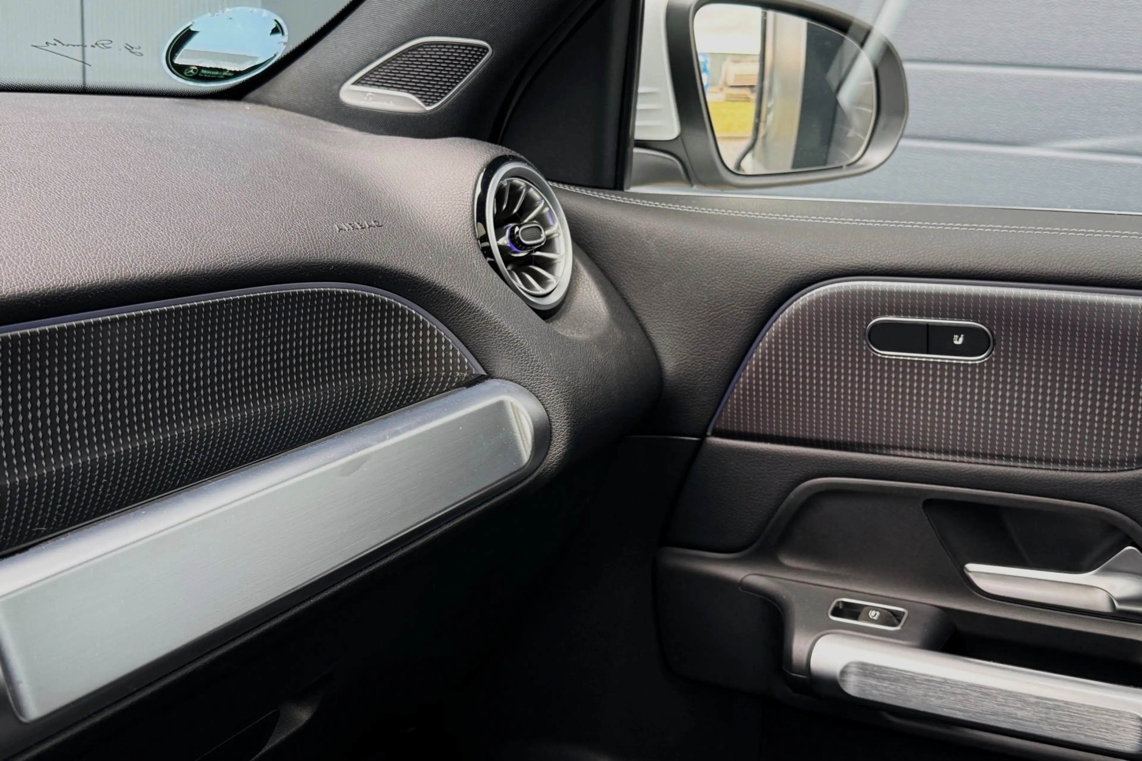 Mercedes-Benz EQB 300 4MATIC Luxury Line 67 kWh PANO BURMESTER SFEER 306 — photo 22