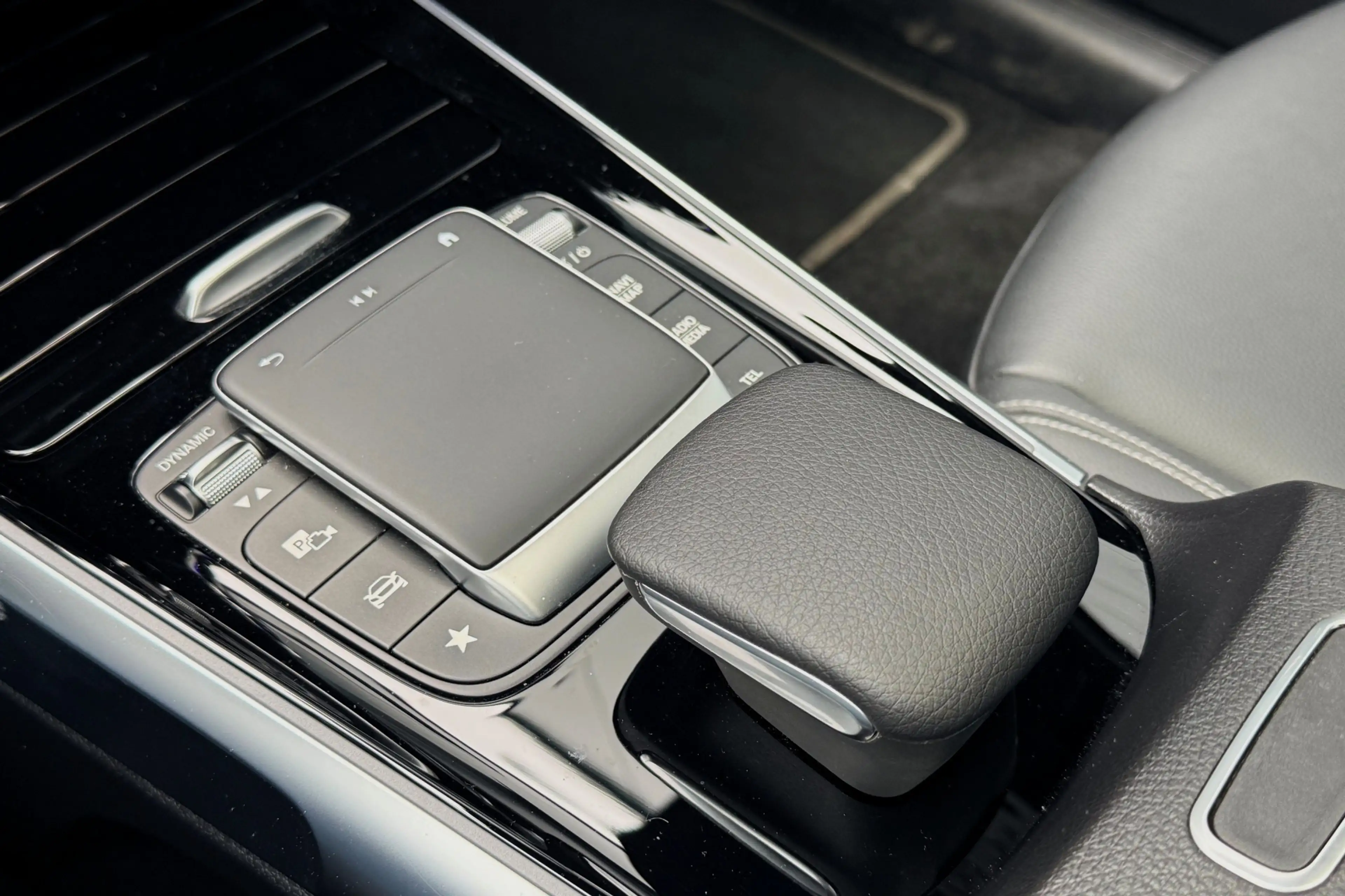 Mercedes-Benz EQB 300 4MATIC Luxury Line 67 kWh PANO BURMESTER SFEER 306 — photo 12