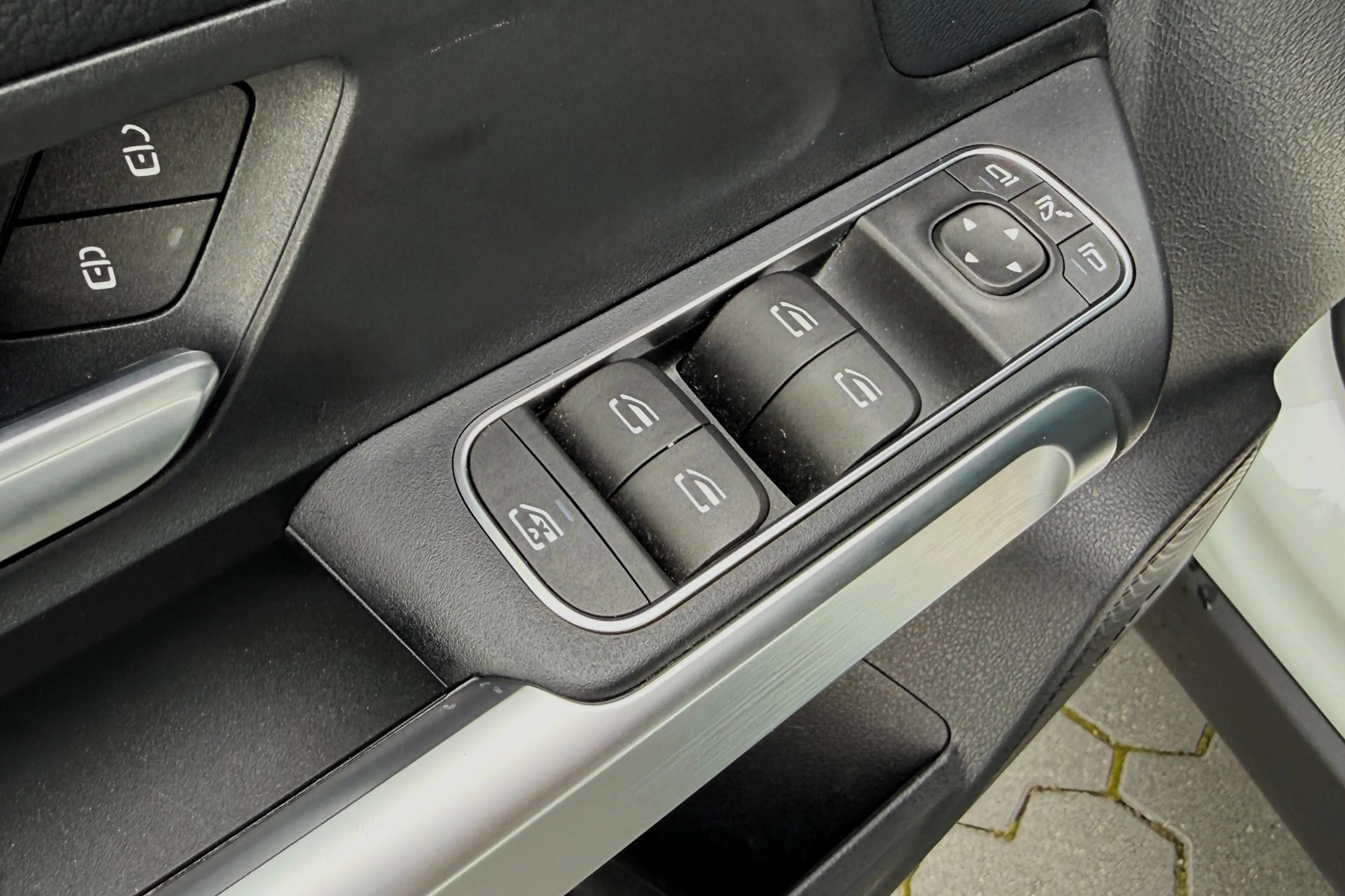 Mercedes-Benz EQB 300 4MATIC Luxury Line 67 kWh PANO BURMESTER SFEER 306 — photo 8