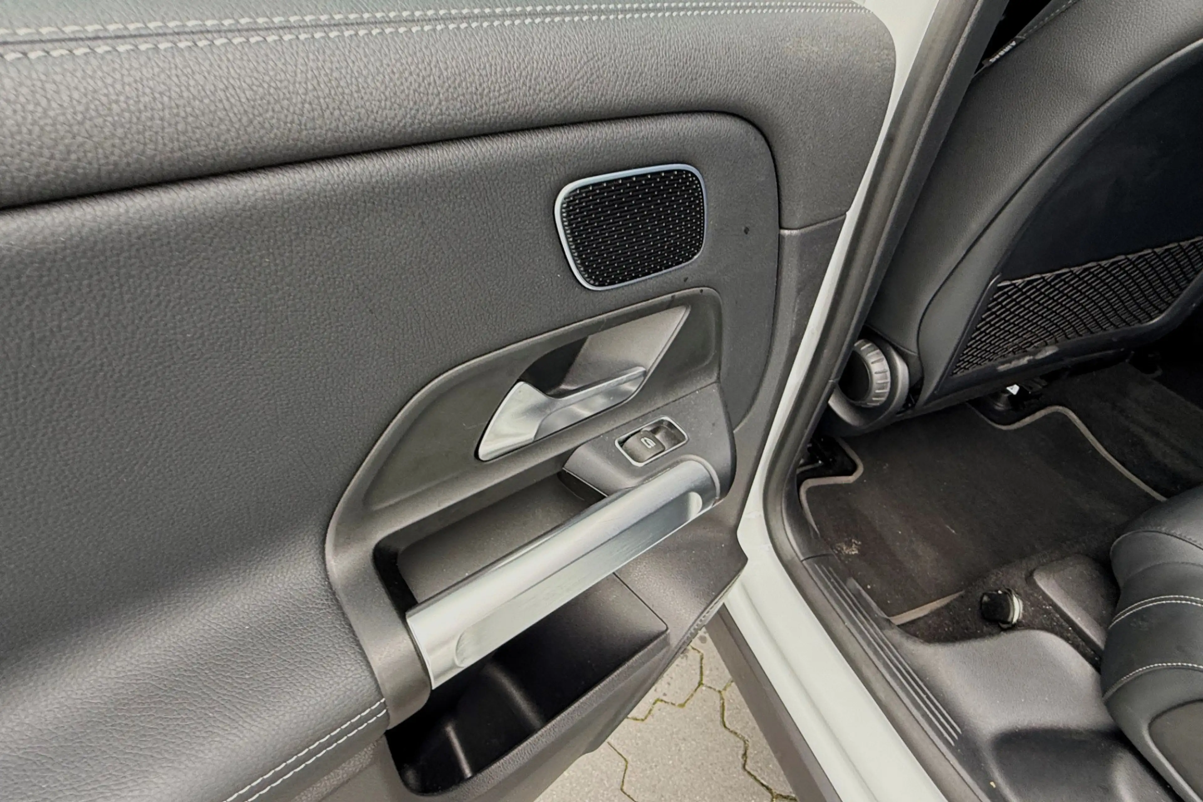 Mercedes-Benz EQB 300 4MATIC Luxury Line 67 kWh PANO BURMESTER SFEER 306 — photo 29
