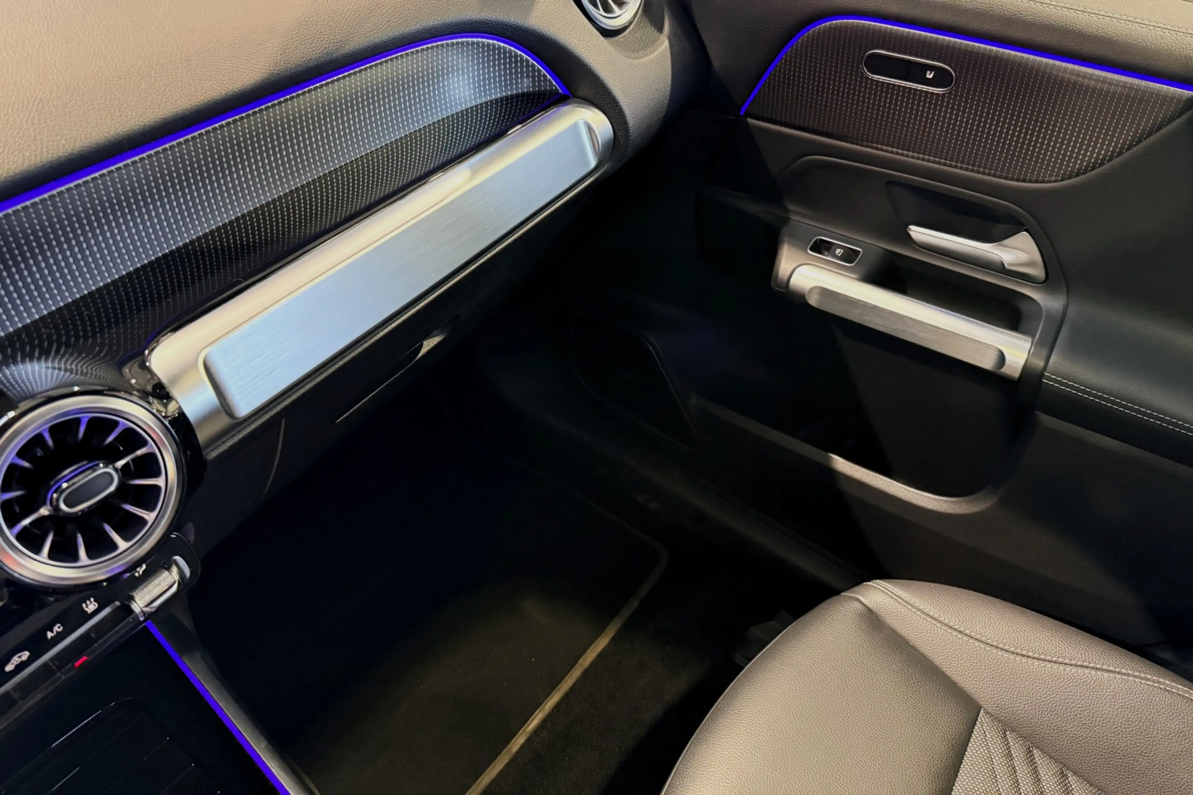 Mercedes-Benz EQB 300 4MATIC Luxury Line 67 kWh PANO BURMESTER SFEER 306 — photo 35