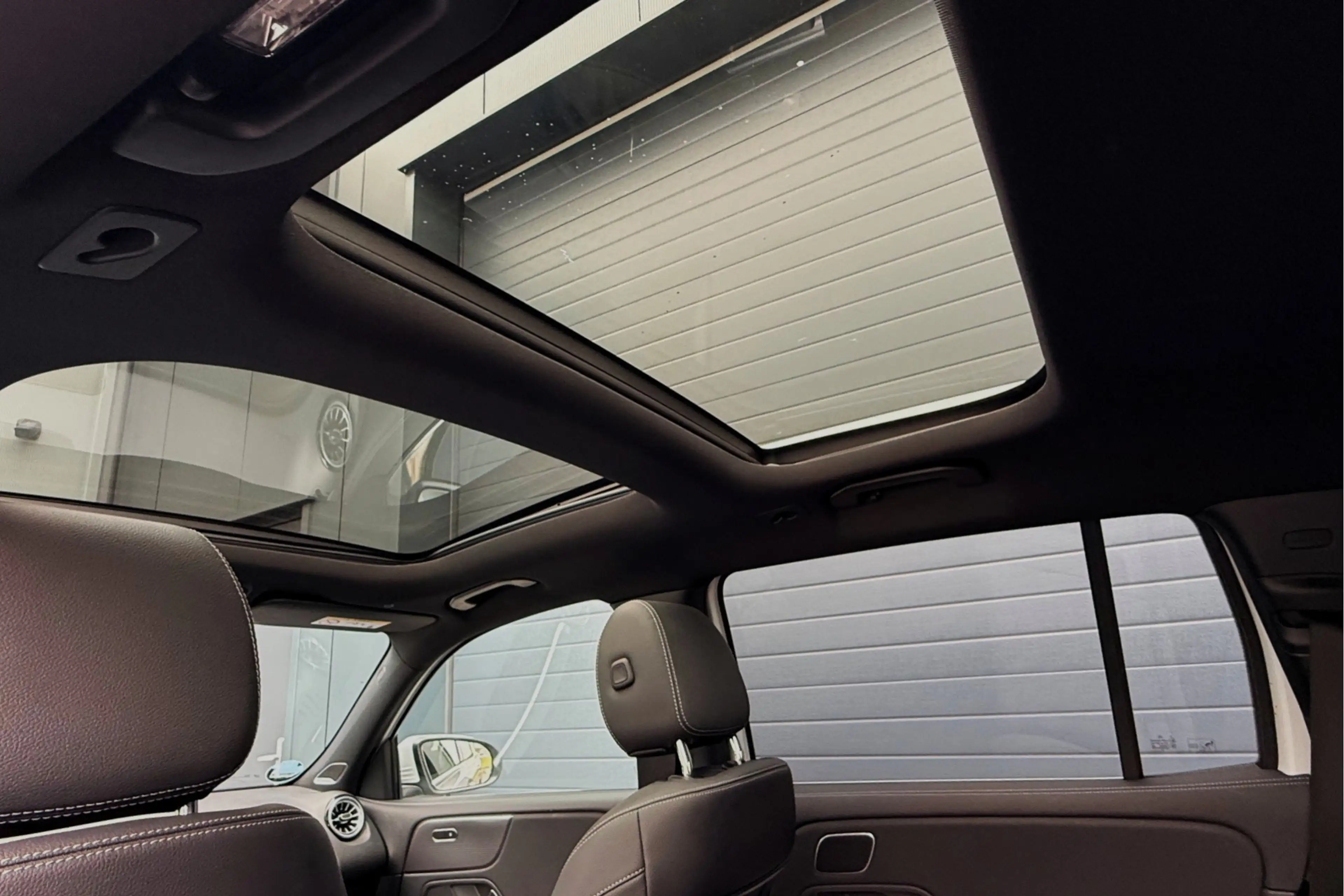 Mercedes-Benz EQB 300 4MATIC Luxury Line 67 kWh PANO BURMESTER SFEER 306 — photo 28