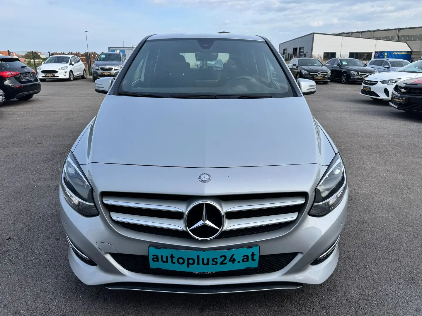 Mercedes-Benz B 180 A-Edition Plus Aut. Grau - 2