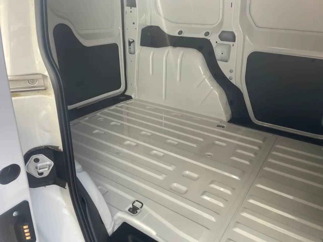 Volkswagen Caddy Cargo 1.5 TSI Kasten 8