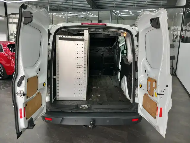Ford Transit Connect view 14