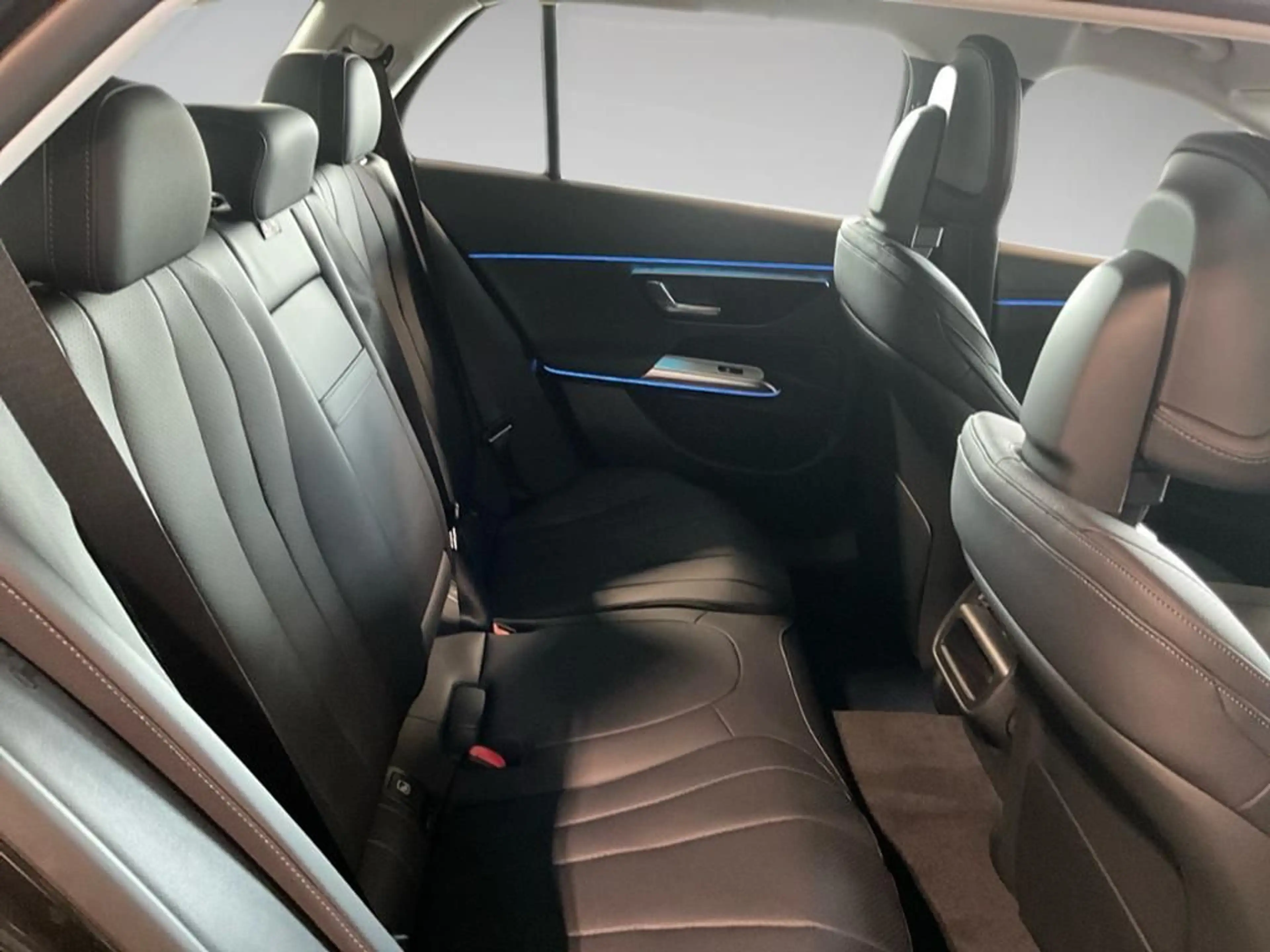 Mercedes-Benz E 200 d T Edition AVANTGARDE 360 ACC AHK AUT LED — photo 15