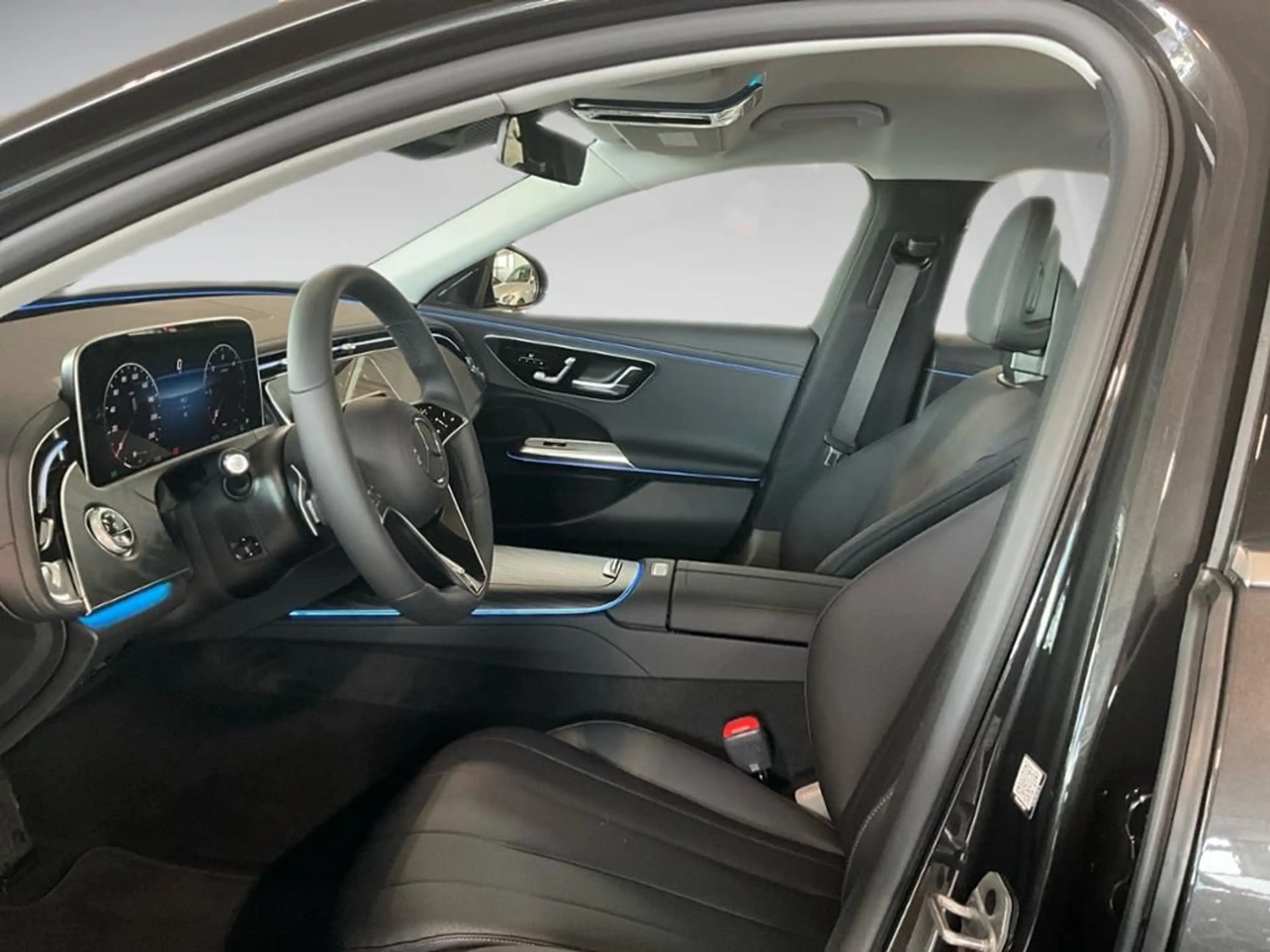 Mercedes-Benz E 200 d T Edition AVANTGARDE 360 ACC AHK AUT LED — photo 4