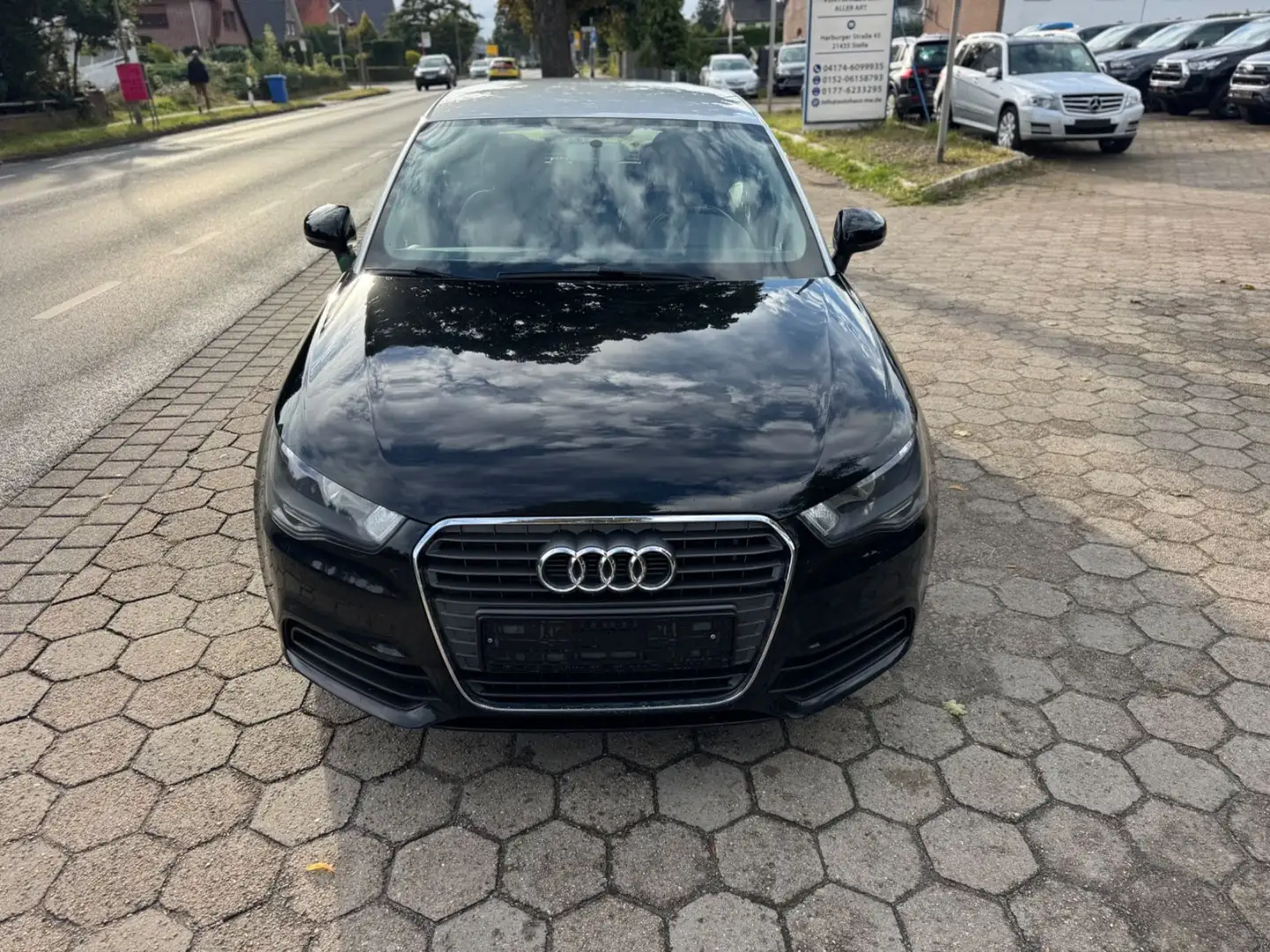 Audi A1 Sportback 1.6 TDI Automatik*Klima*guter Zusta Schwarz - 2