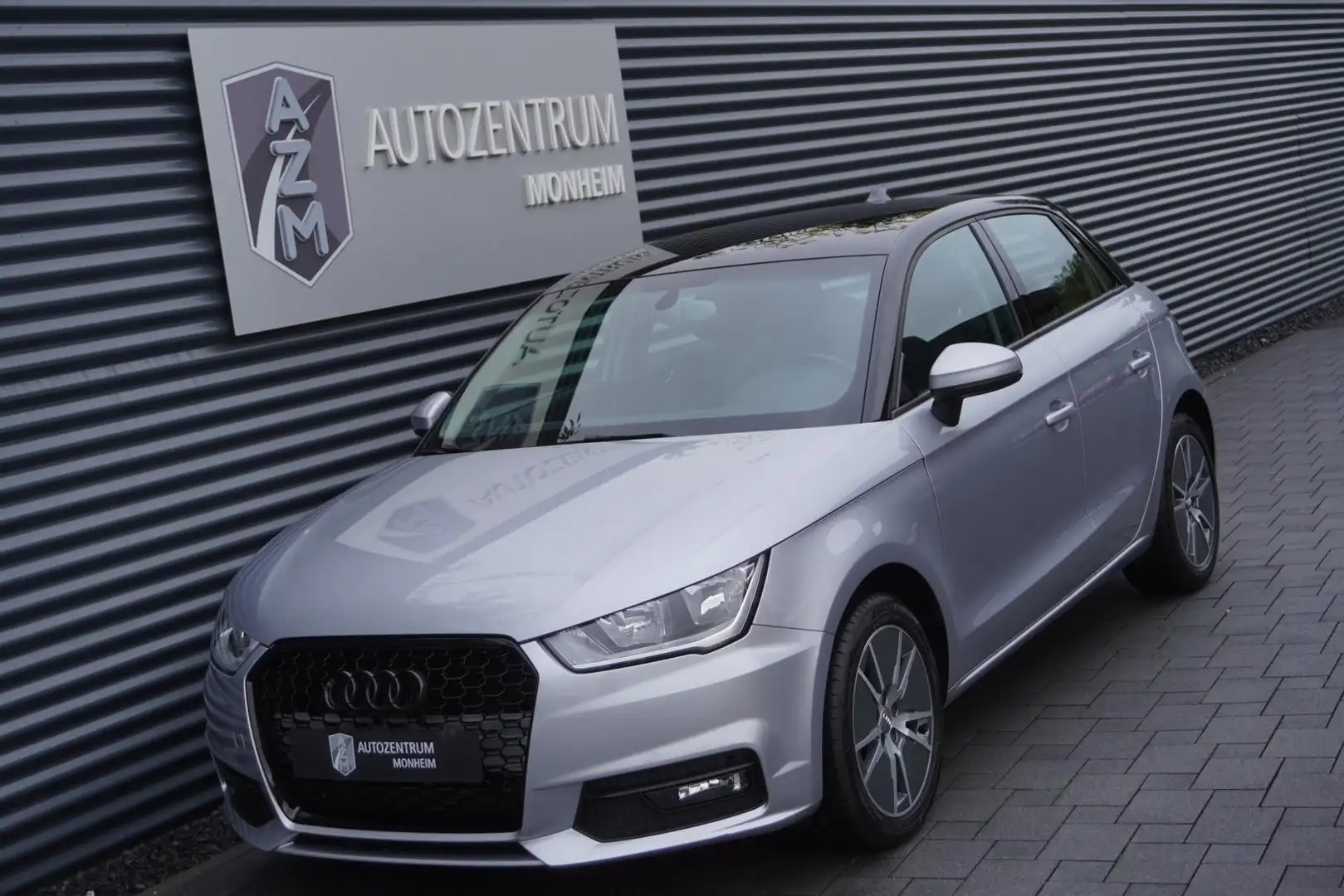Audi A1 1.4 TFSI SPORTBACK|SITZHEIZUNG|EINPARKHILFE| Zilver - 2