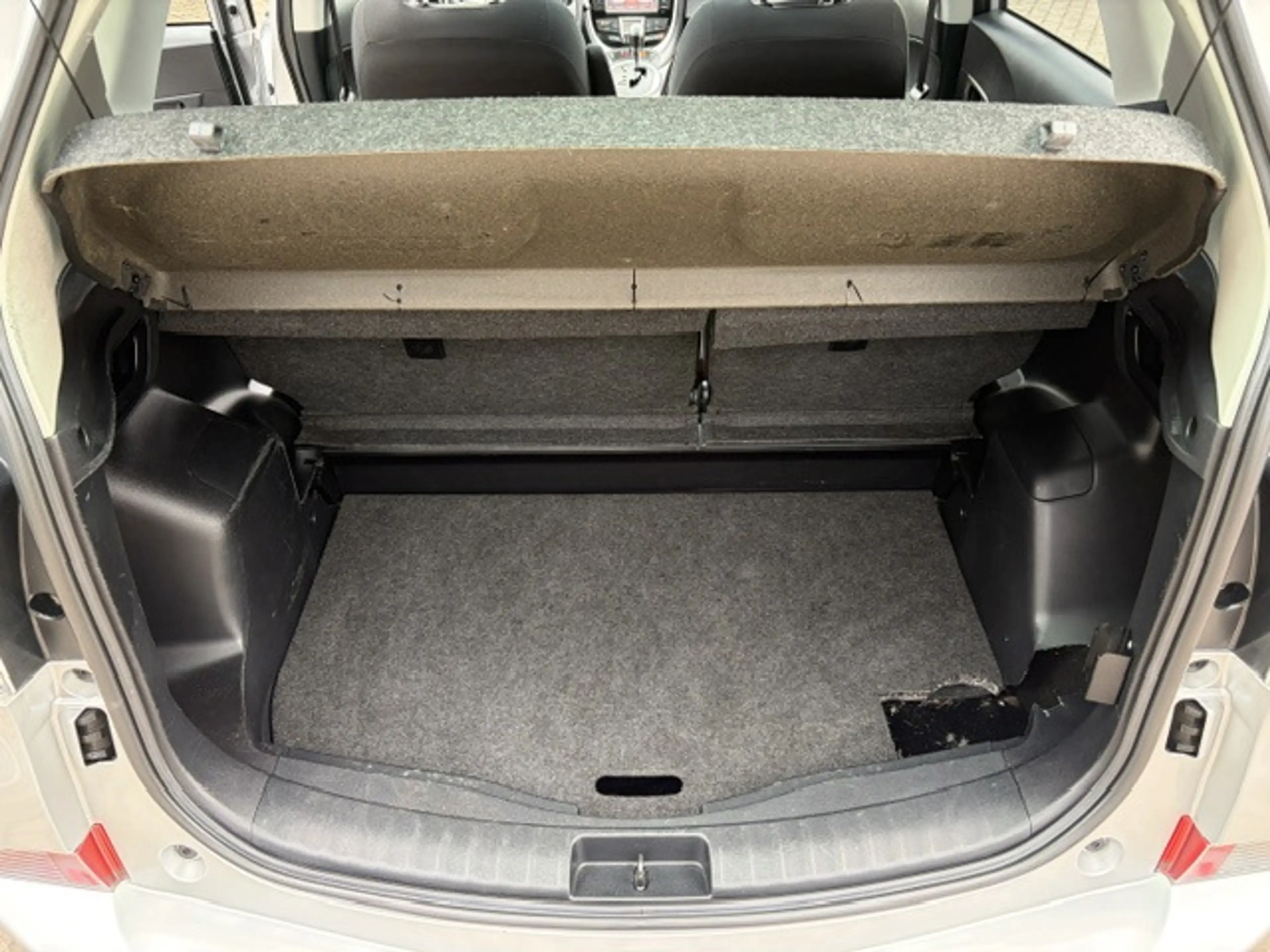 Toyota Verso-S 1.3 VVT-i Automaat met Navi, Trekhaak en Panoramad — photo 9