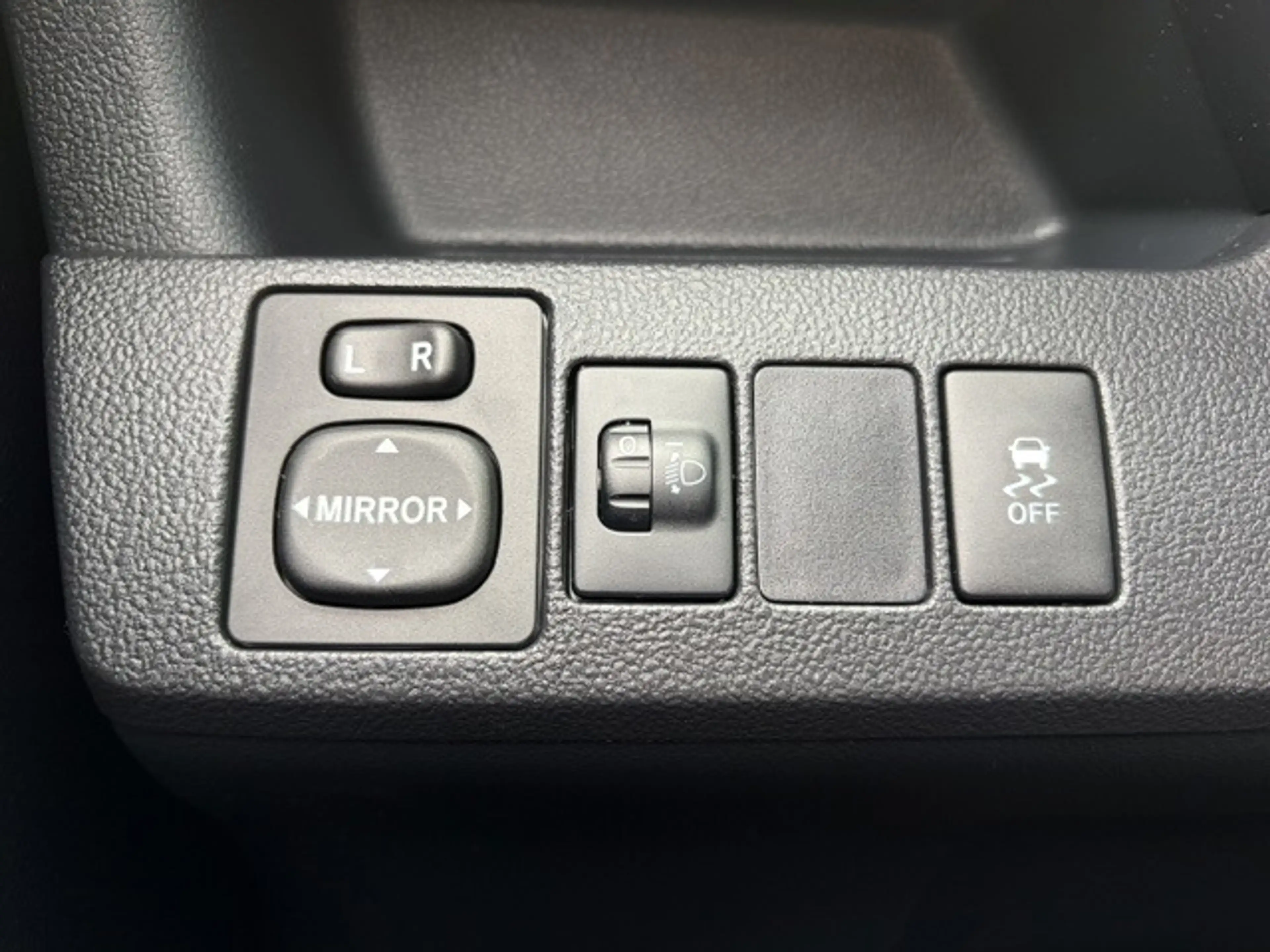Toyota Verso-S 1.3 VVT-i Automaat met Navi, Trekhaak en Panoramad — photo 15