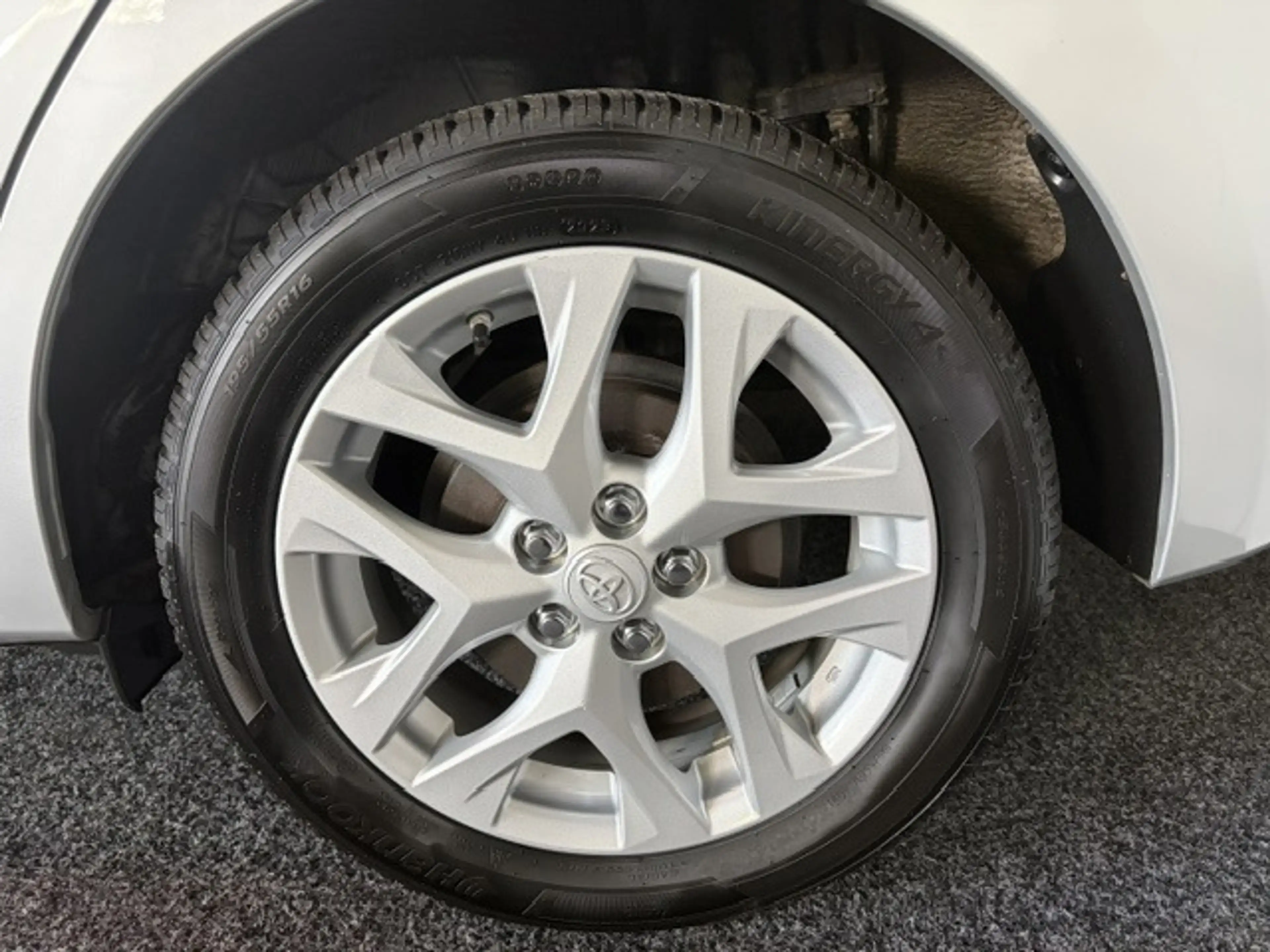 Toyota Verso-S 1.3 VVT-i Automaat met Navi, Trekhaak en Panoramad — photo 6