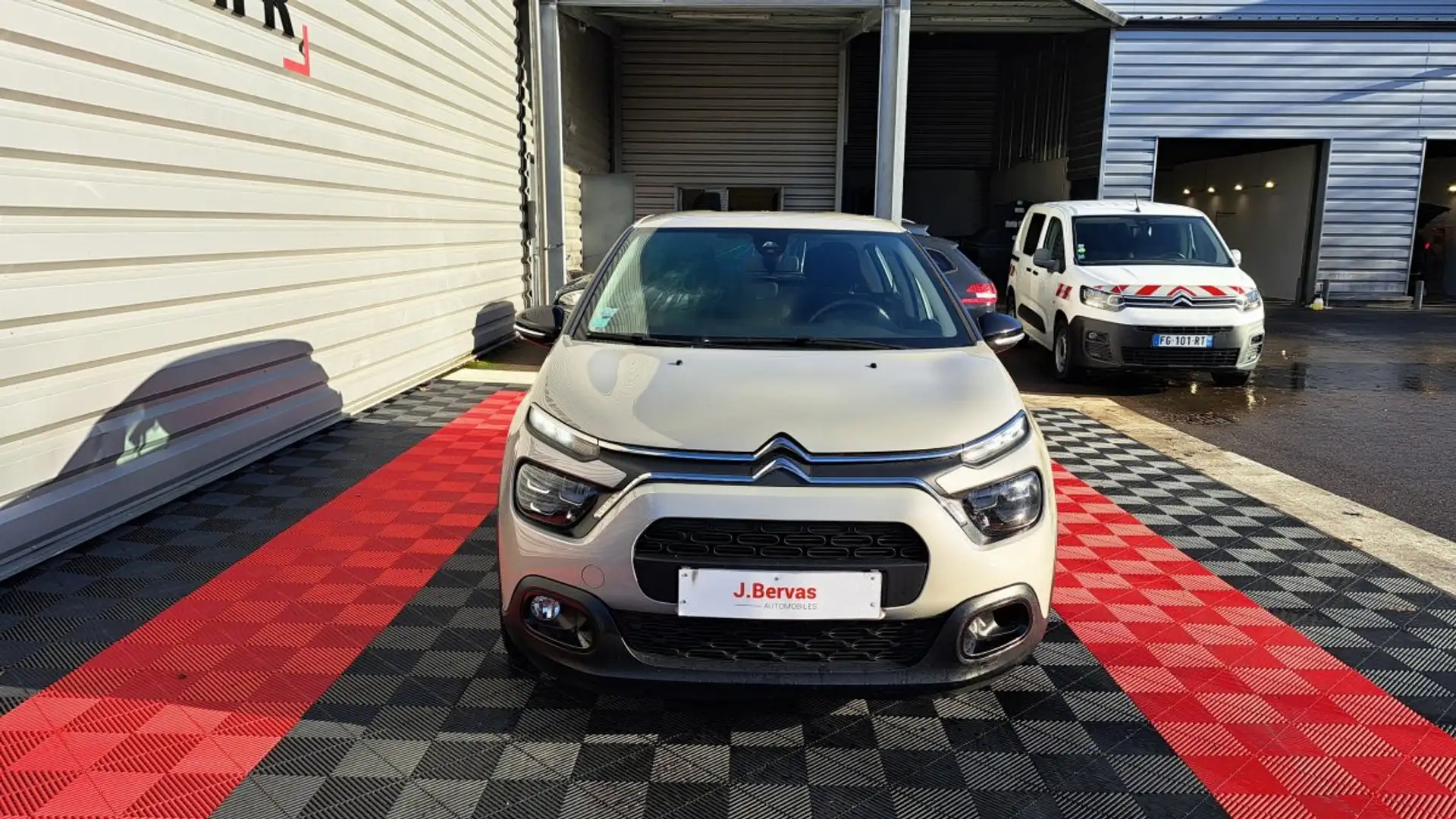 Citroen C3 PURETECH 83 SS BVM5 FEEL PACK Beige - 2