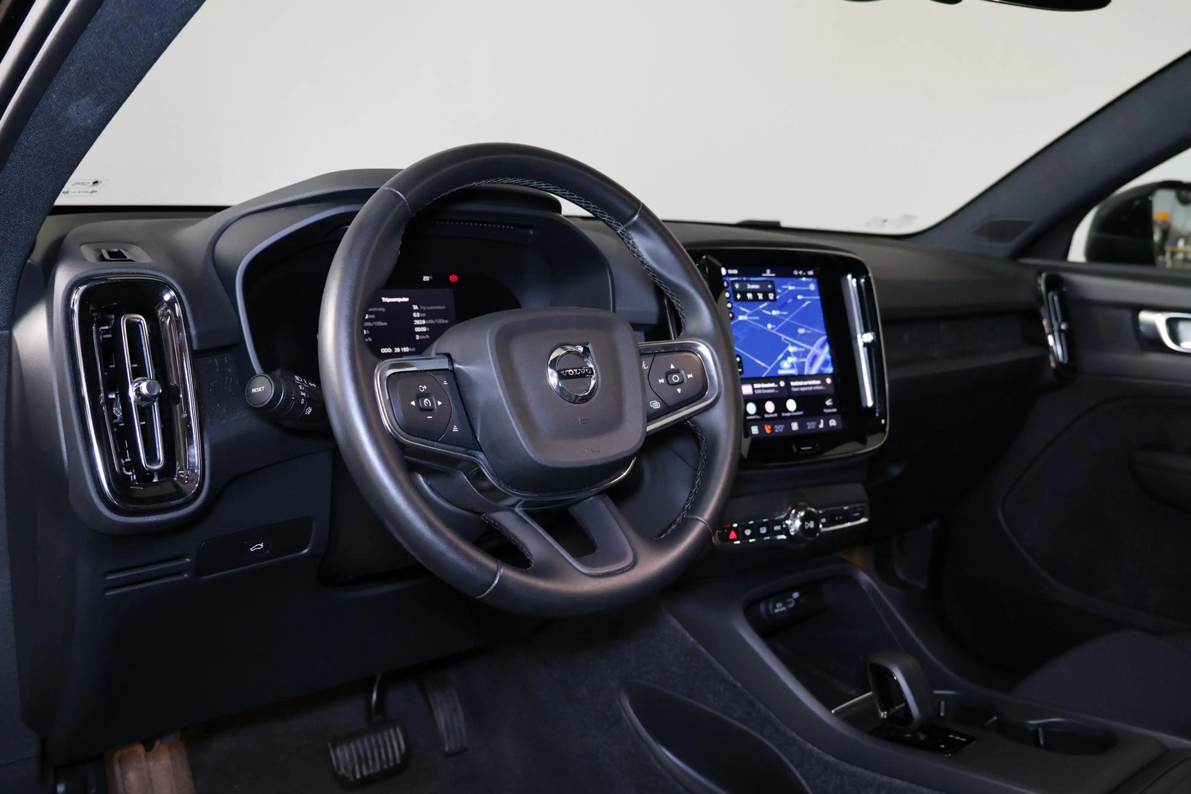 Volvo EC40 Extended Range Plus Black Ed. 82 kWh - Panoramadak — photo 14