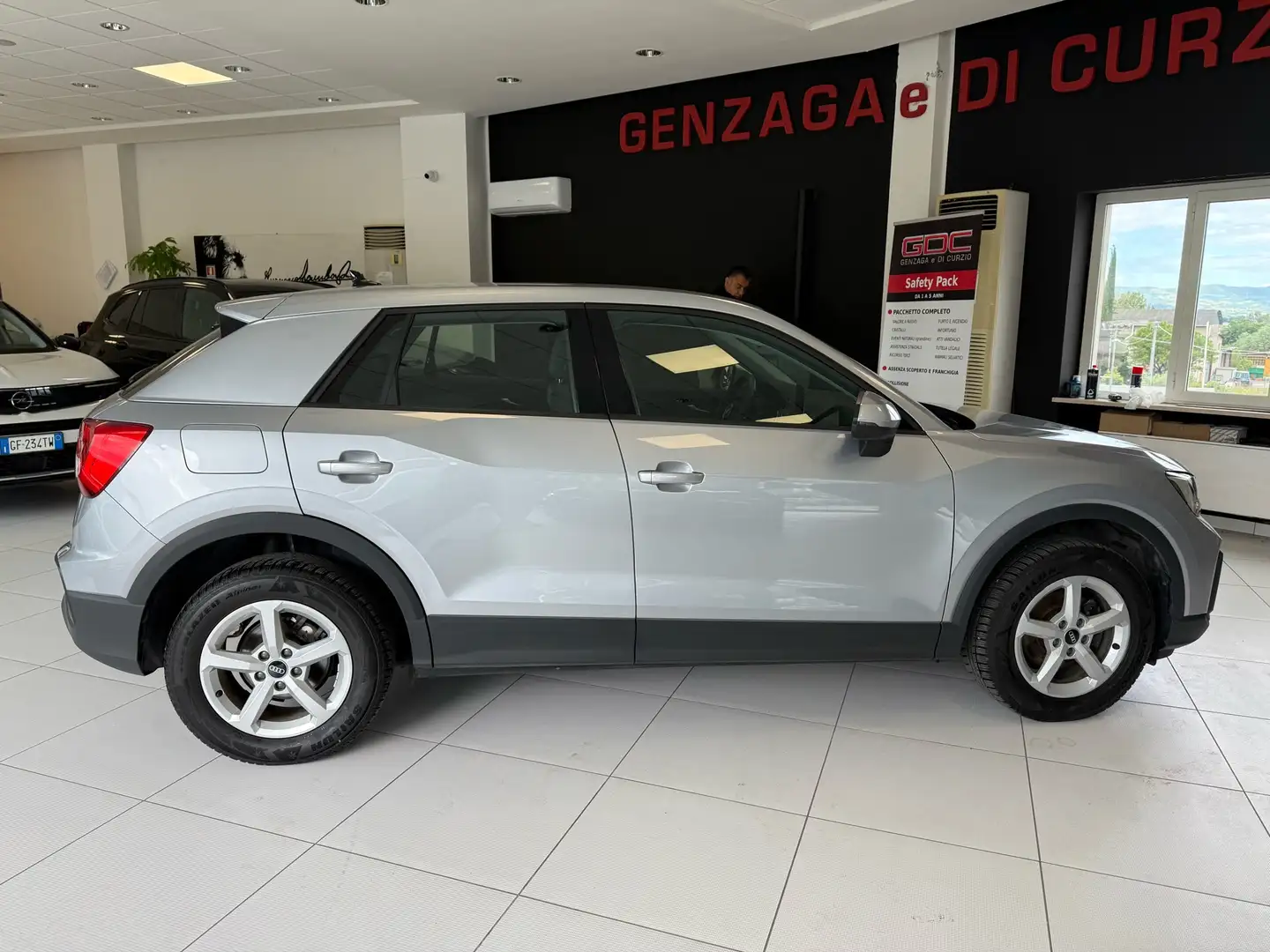Audi Q2 35 1.5 tfsi Business Advanced s-tronic Argent - 2