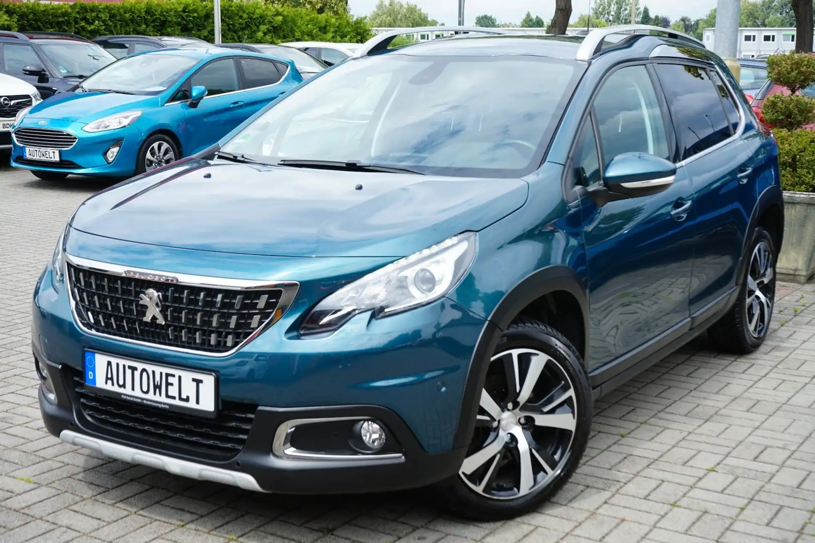 Peugeot 2008 Allure BlueHDi 120 EAT6 Grün - 1