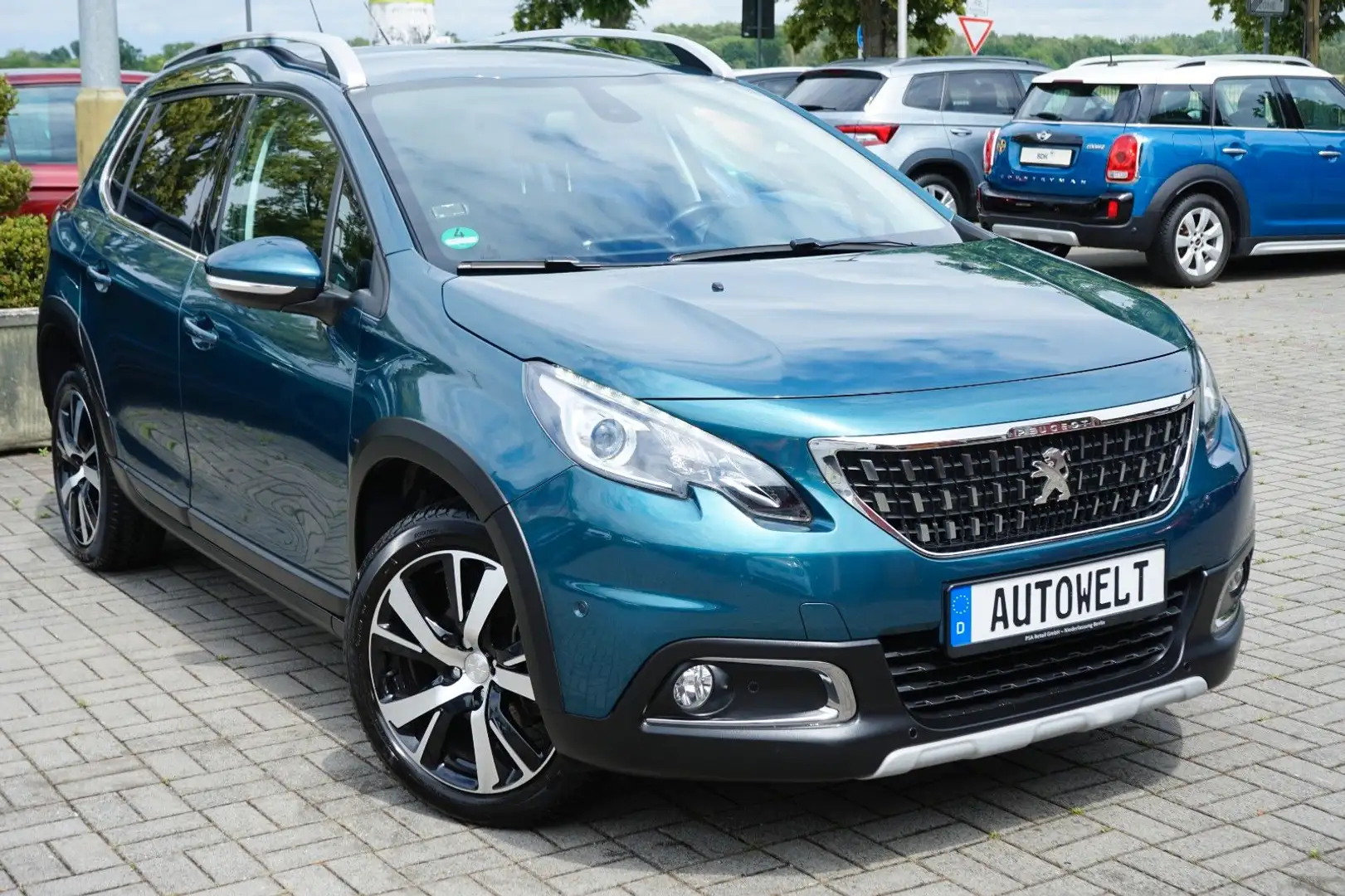 Peugeot 2008 Allure BlueHDi 120 EAT6 Grün - 2